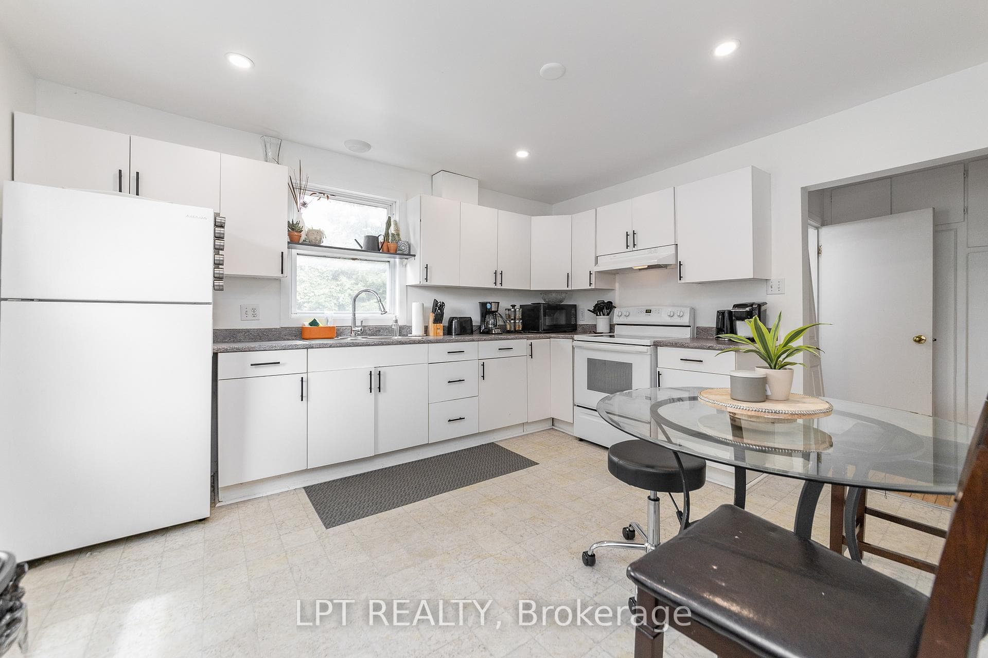 361 Iberville Street photo 13