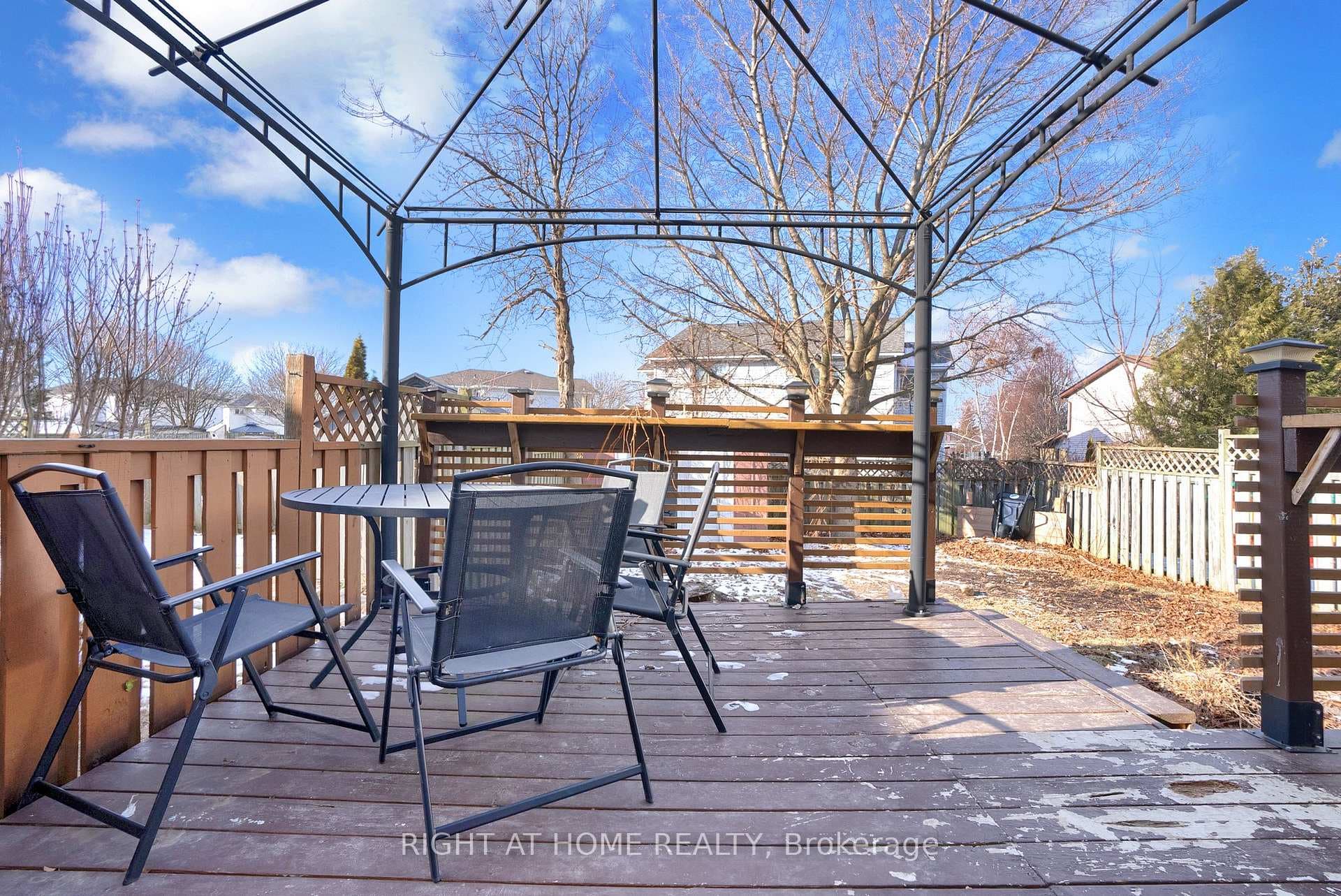 1569 Connery Crescent photo 30