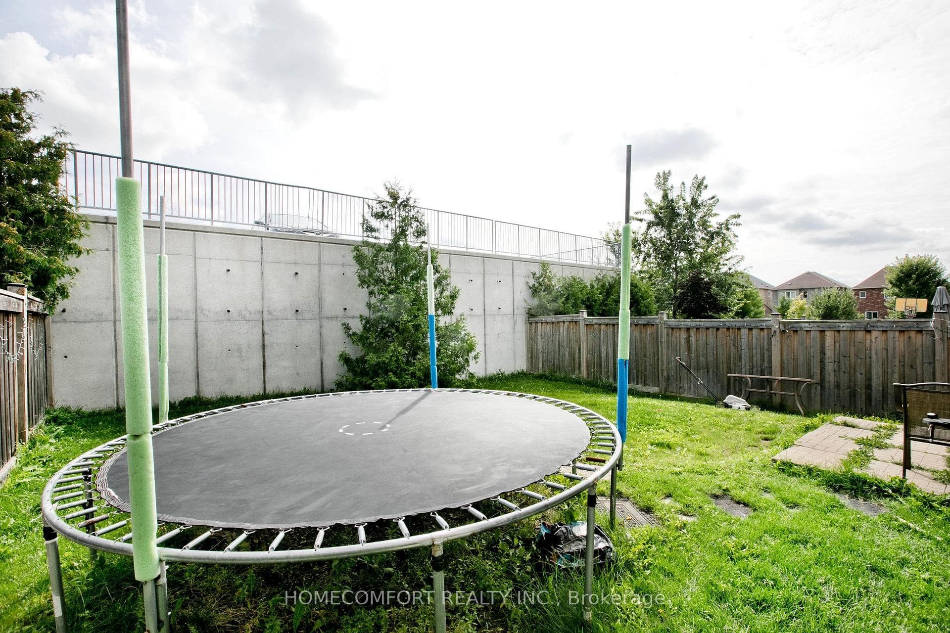 32 Herefordshire Crescent photo 25