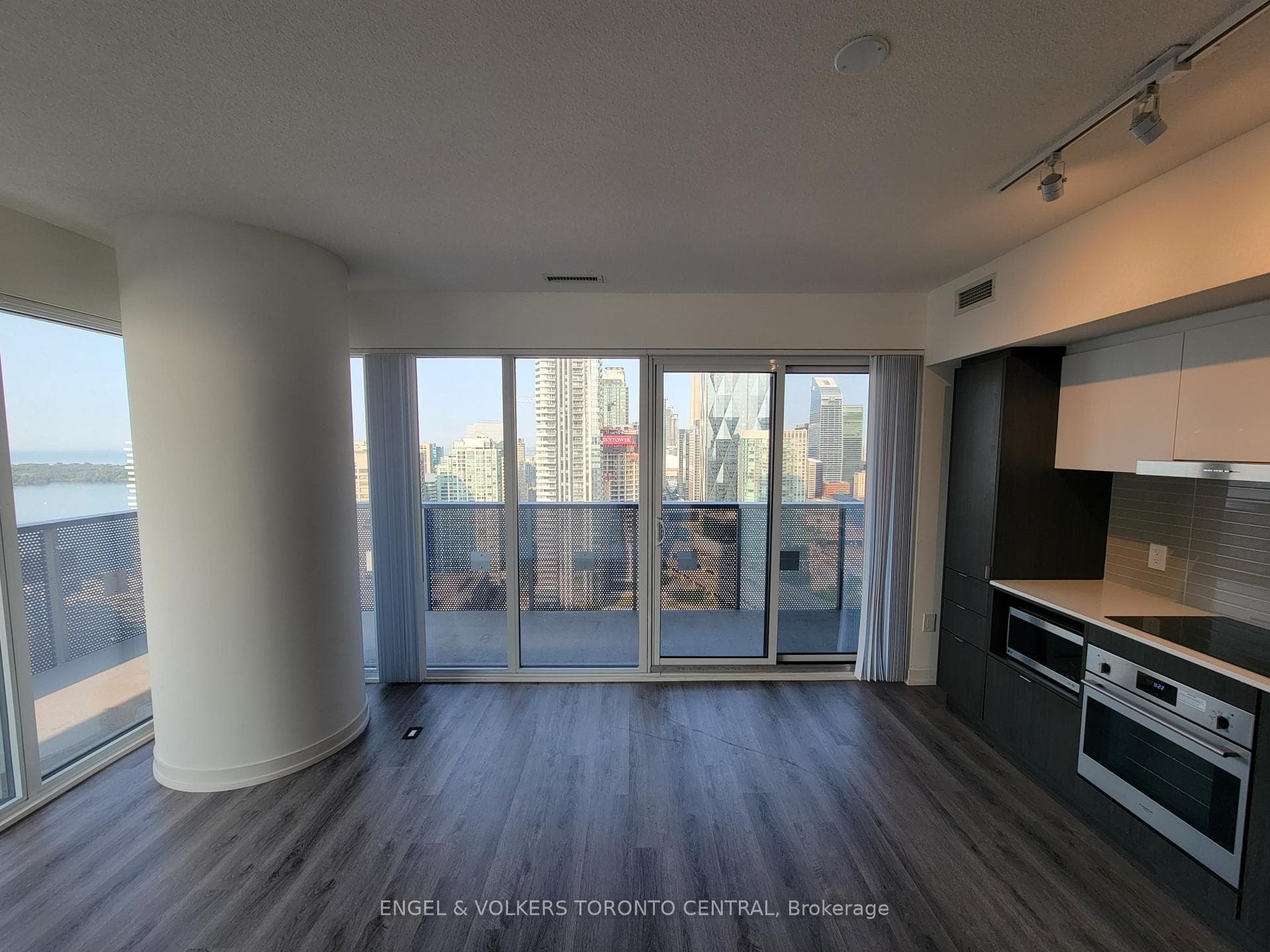 138 Downes Street Unit 3811 photo 5