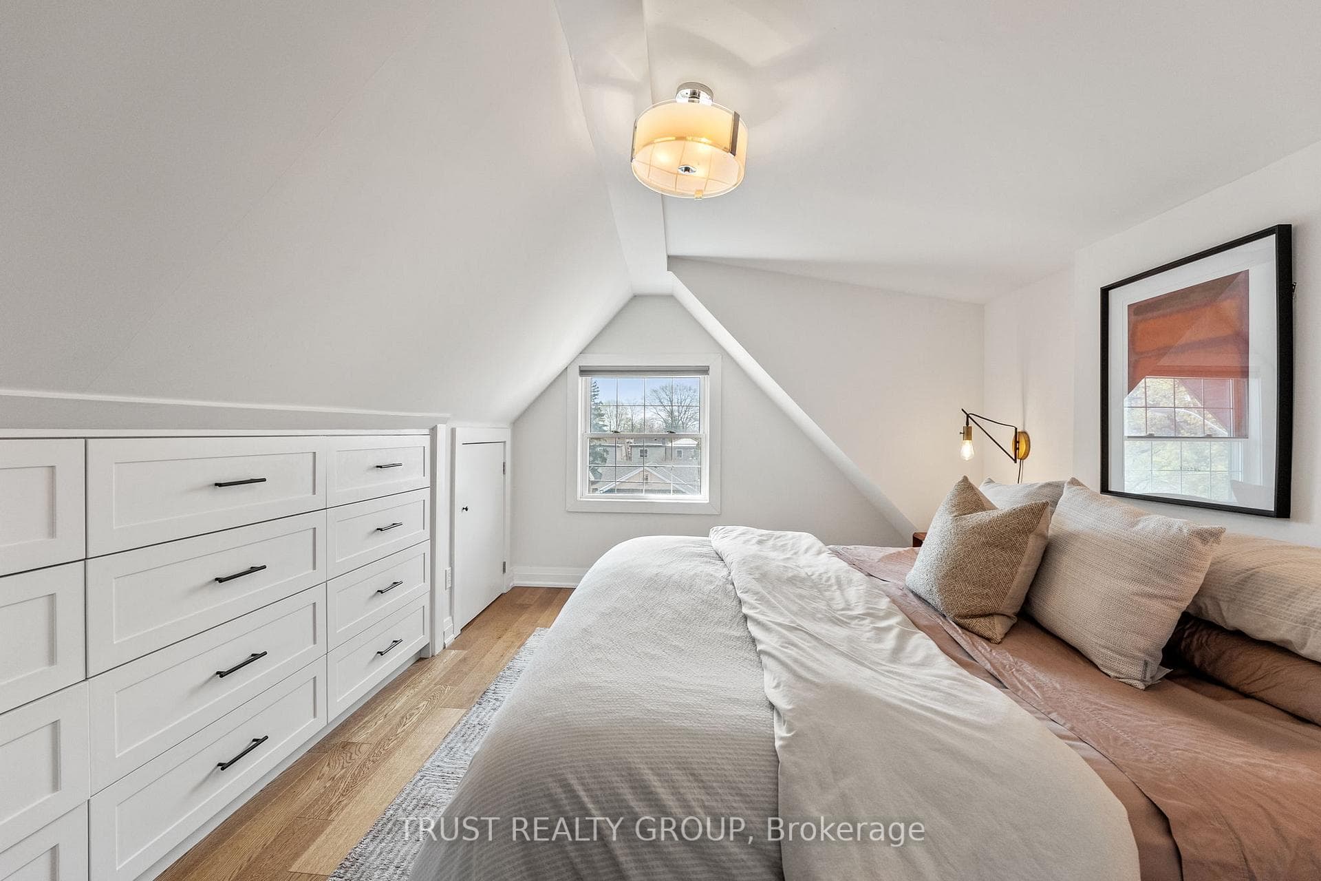 262 Queensdale Avenue photo 19