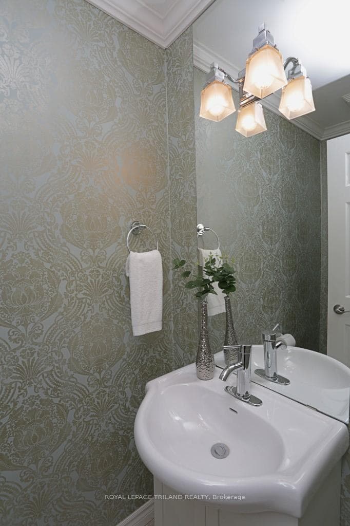 152 Monmore Road photo 22