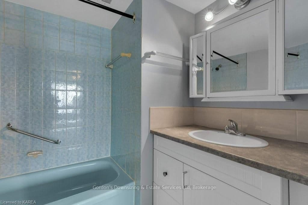 185 ONTARIO Street Unit 1301 photo 29