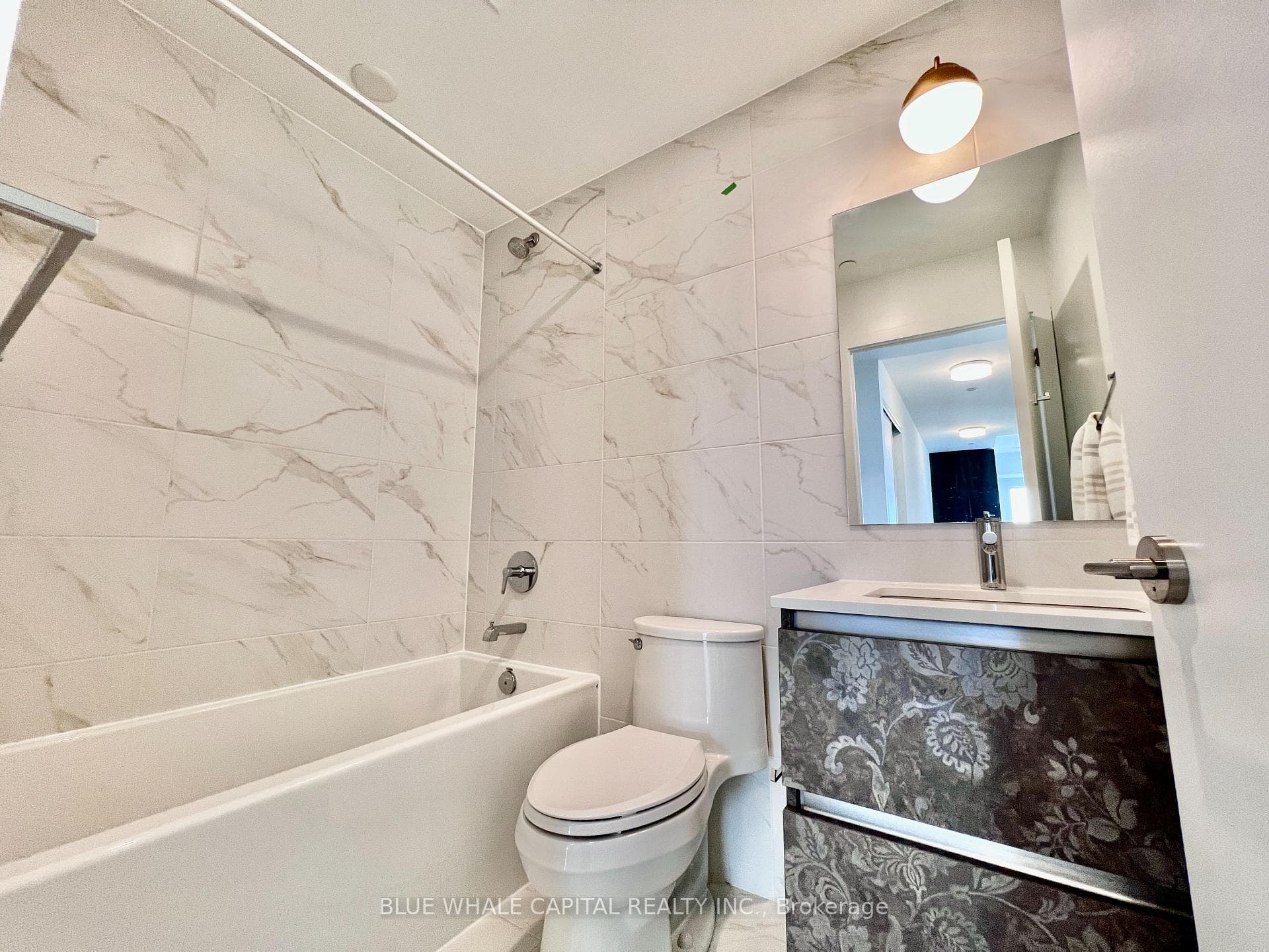 405 Dundas Street Unit 725 photo 15