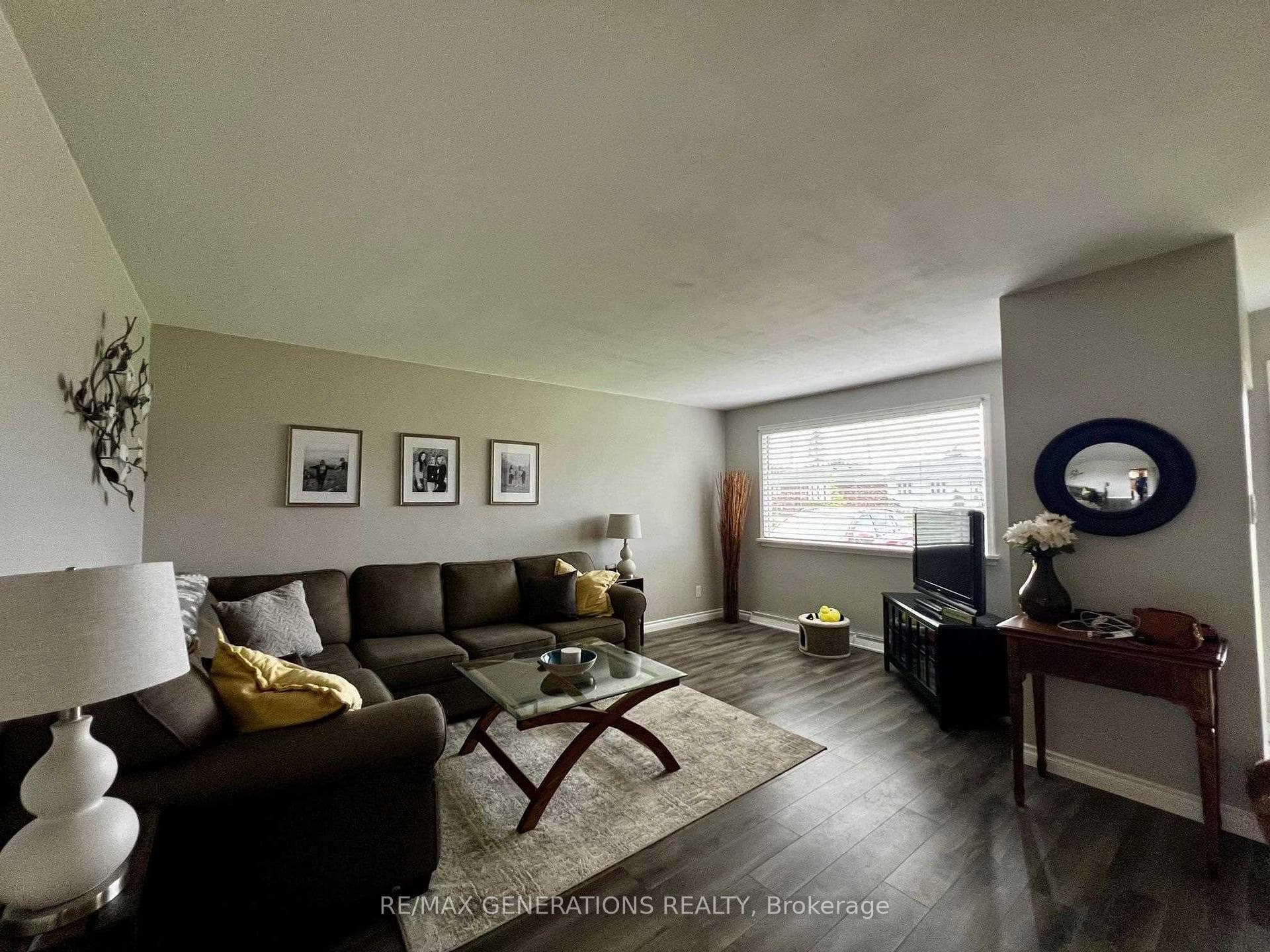 926 Crawford Place photo 2