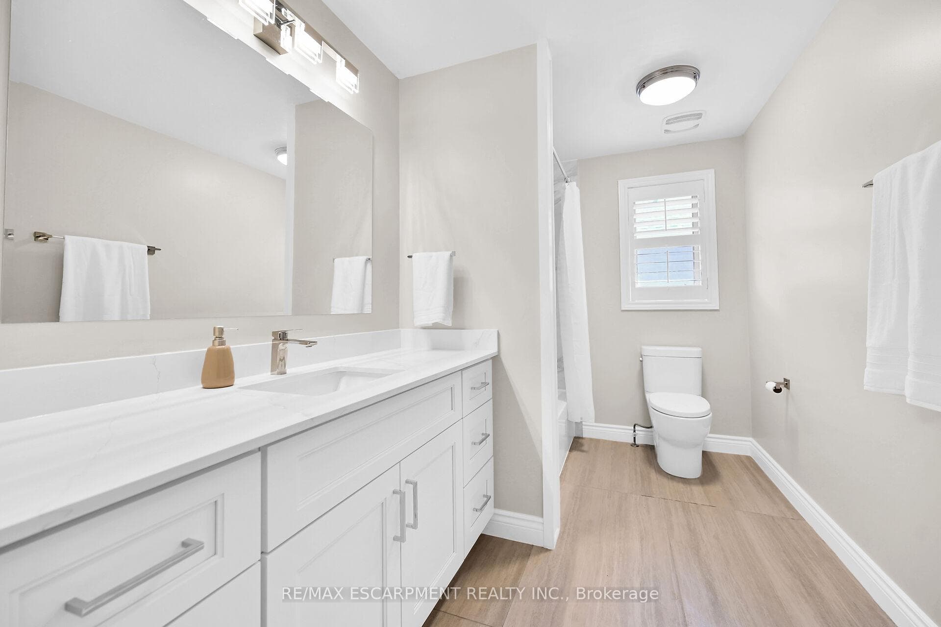 35 Davis Crescent photo 25