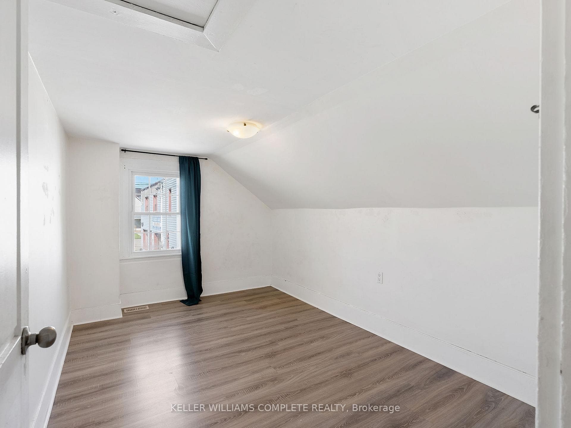 10 Talbot Street photo 27