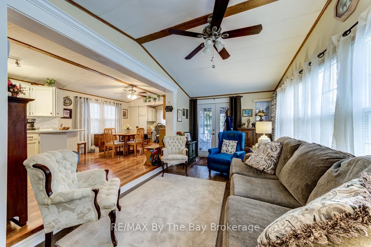 23 PRINCE CHARLES Avenue photo 12