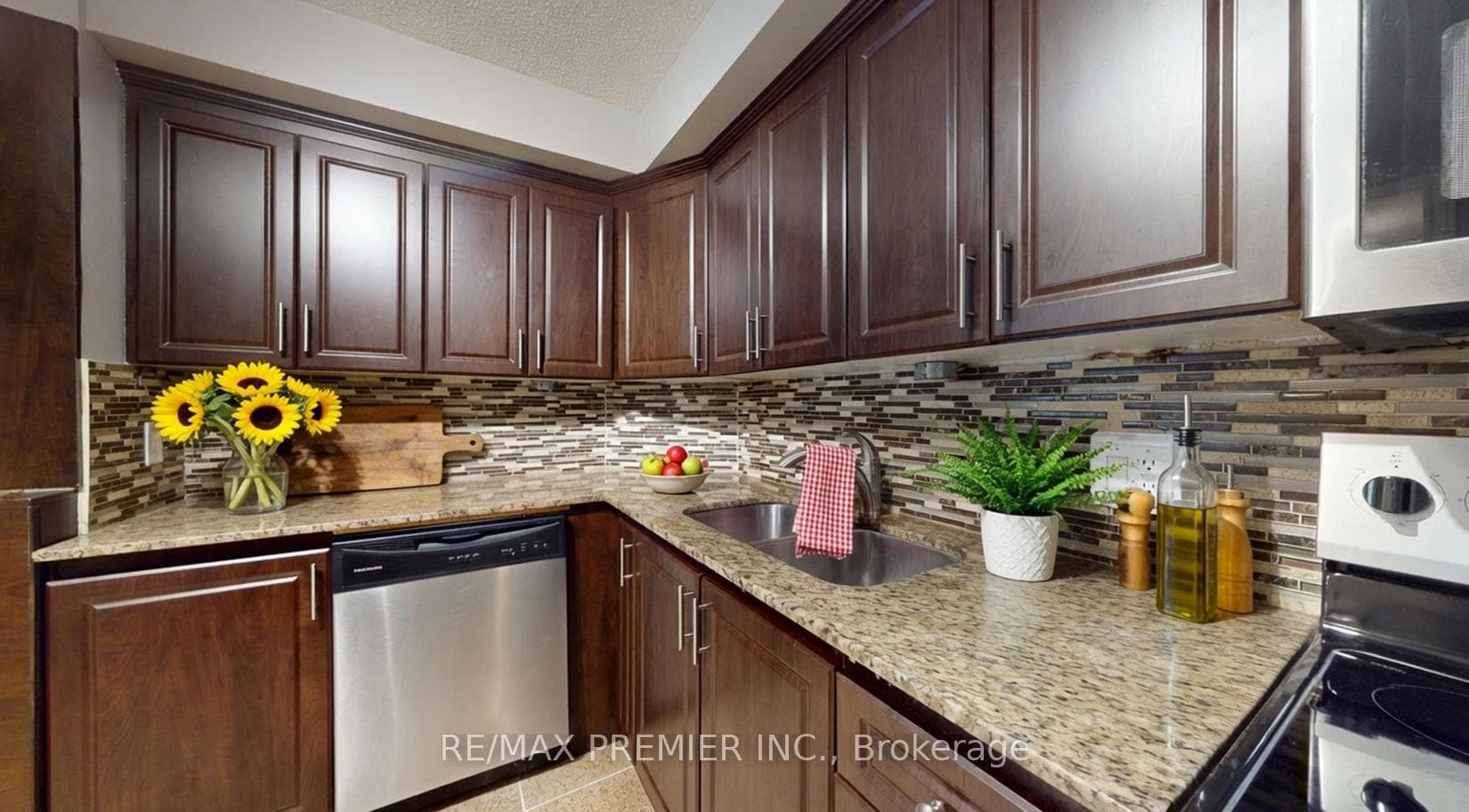 1250 Mississauga Valley Boulevard Unit 51 photo 5