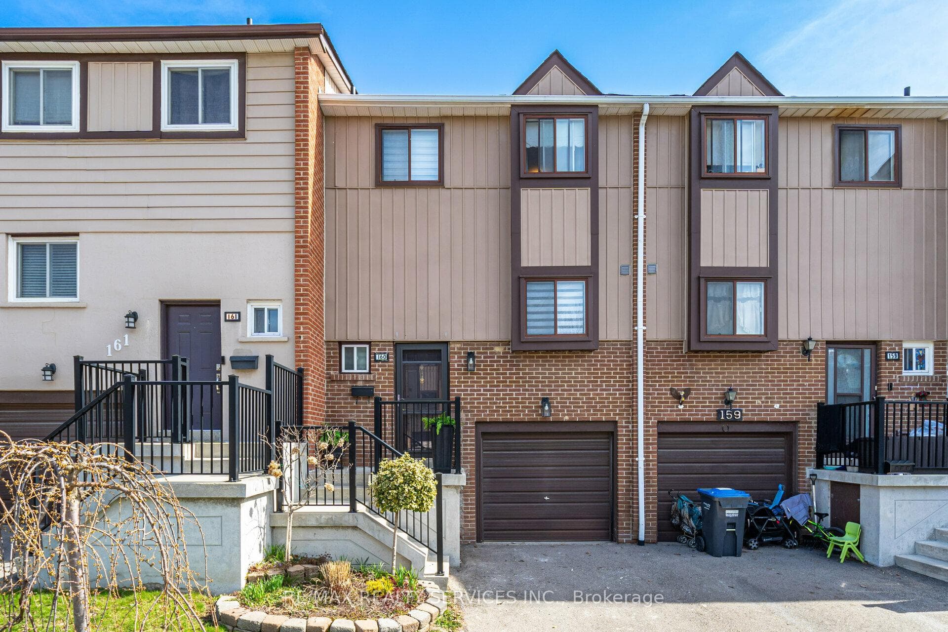 160 Moregate Crescent photo 1