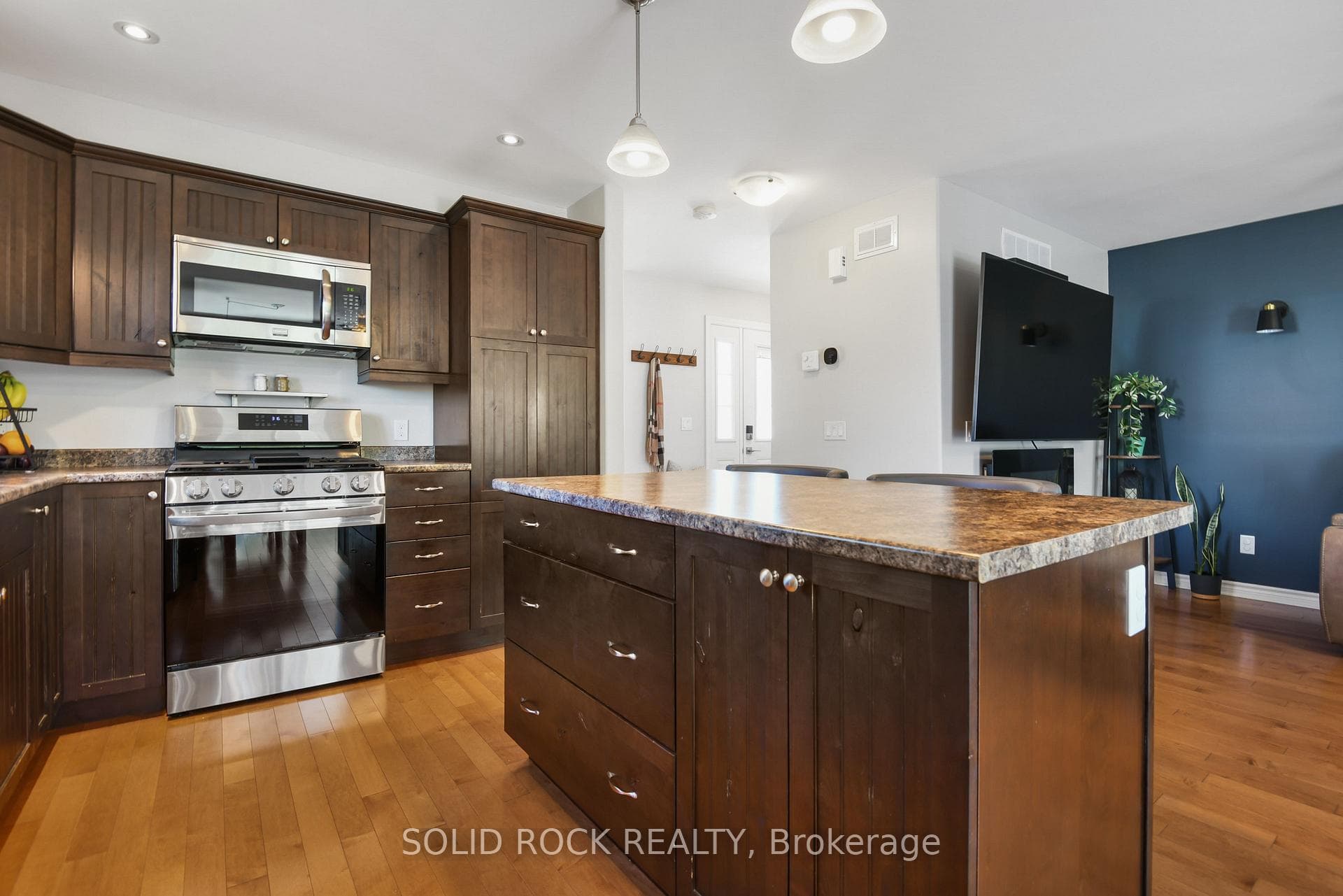 55 Woodward Street photo 7