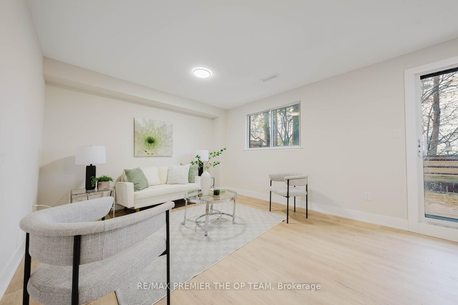 22 Henderson Drive photo 11