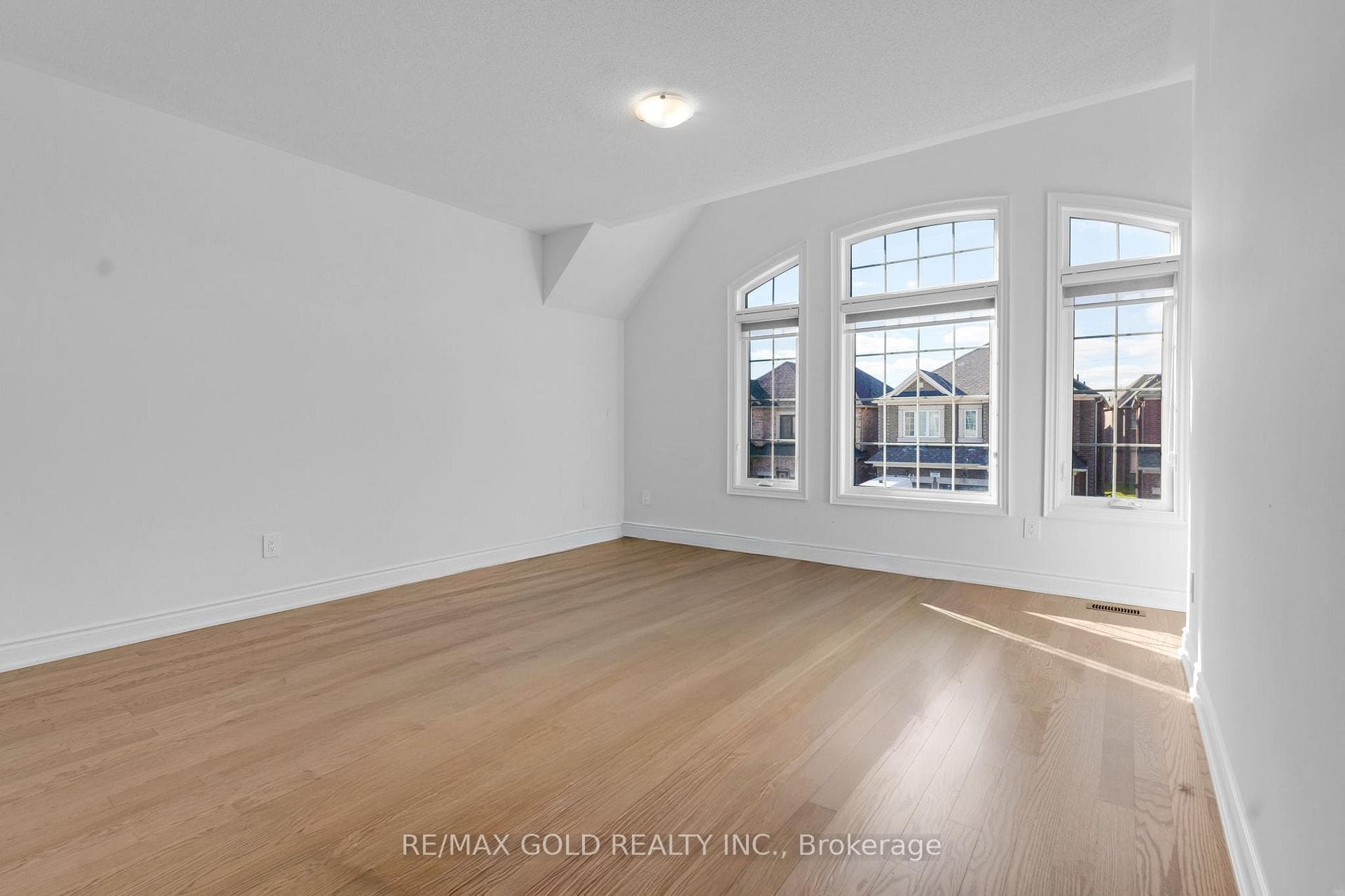23 Bermondsey Way photo 36