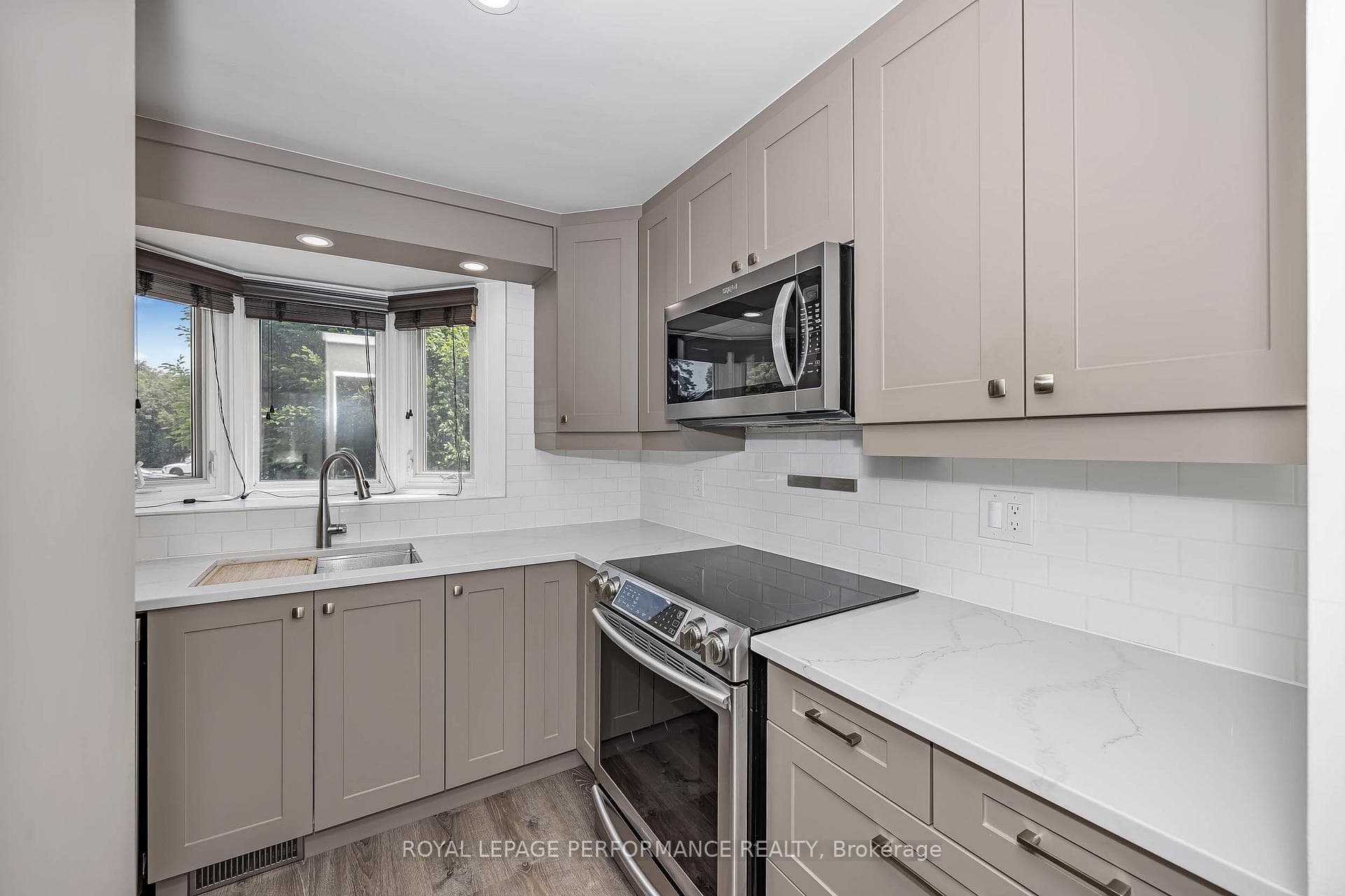 1780 Lamoureux Drive Unit A photo 6