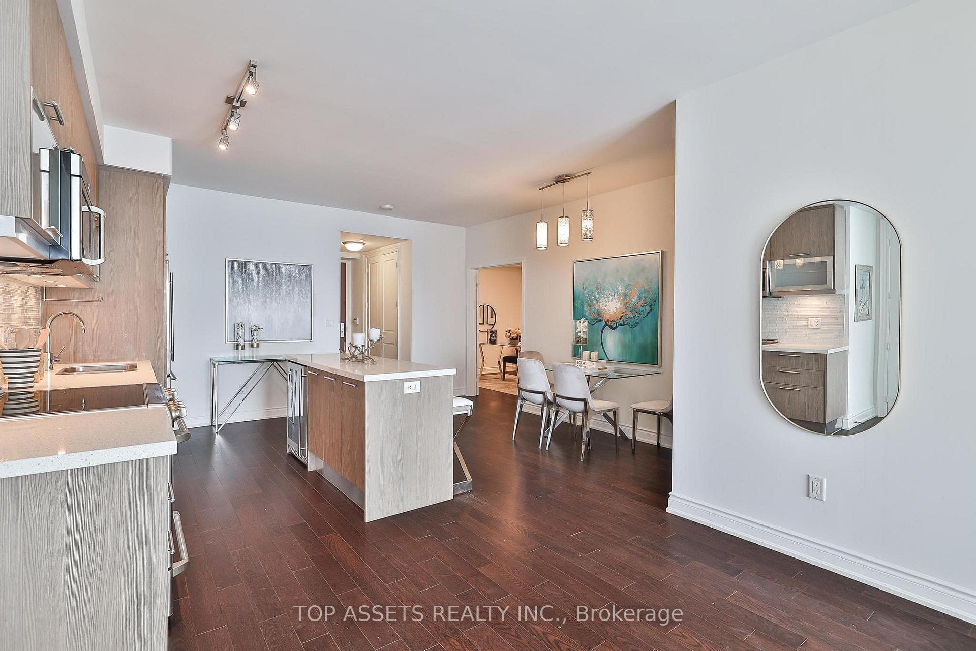 388 Yonge Street Unit 6609 photo 23
