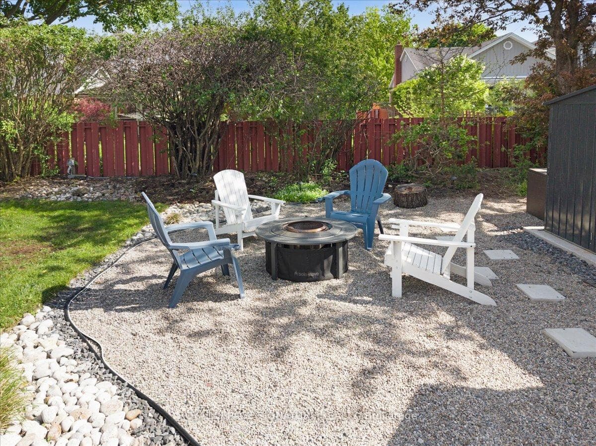 17 Highland Crescent photo 42