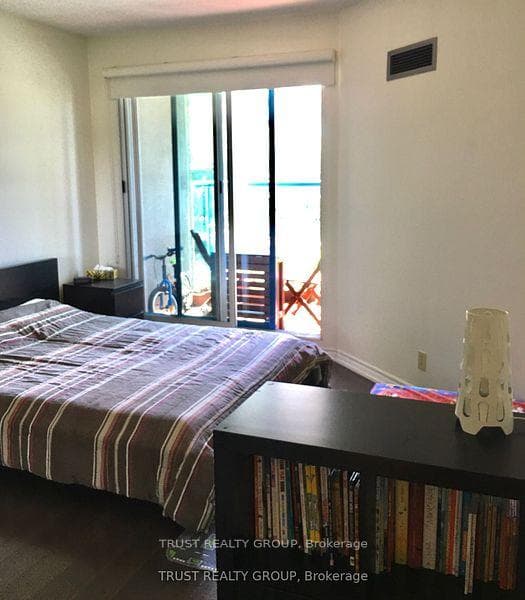 77 Harbour Square Unit 409 photo 9