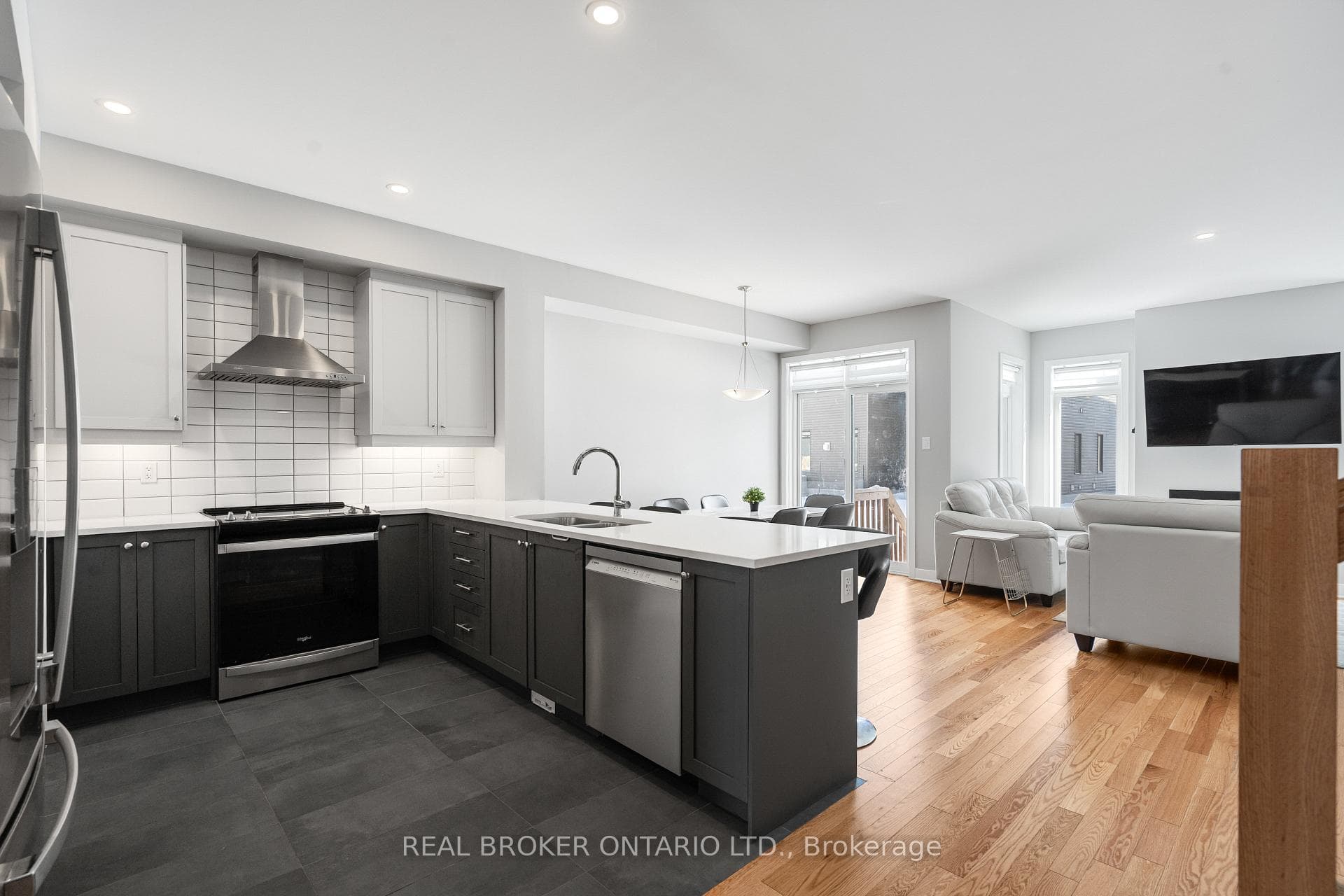143 Bristol Crescent photo 7