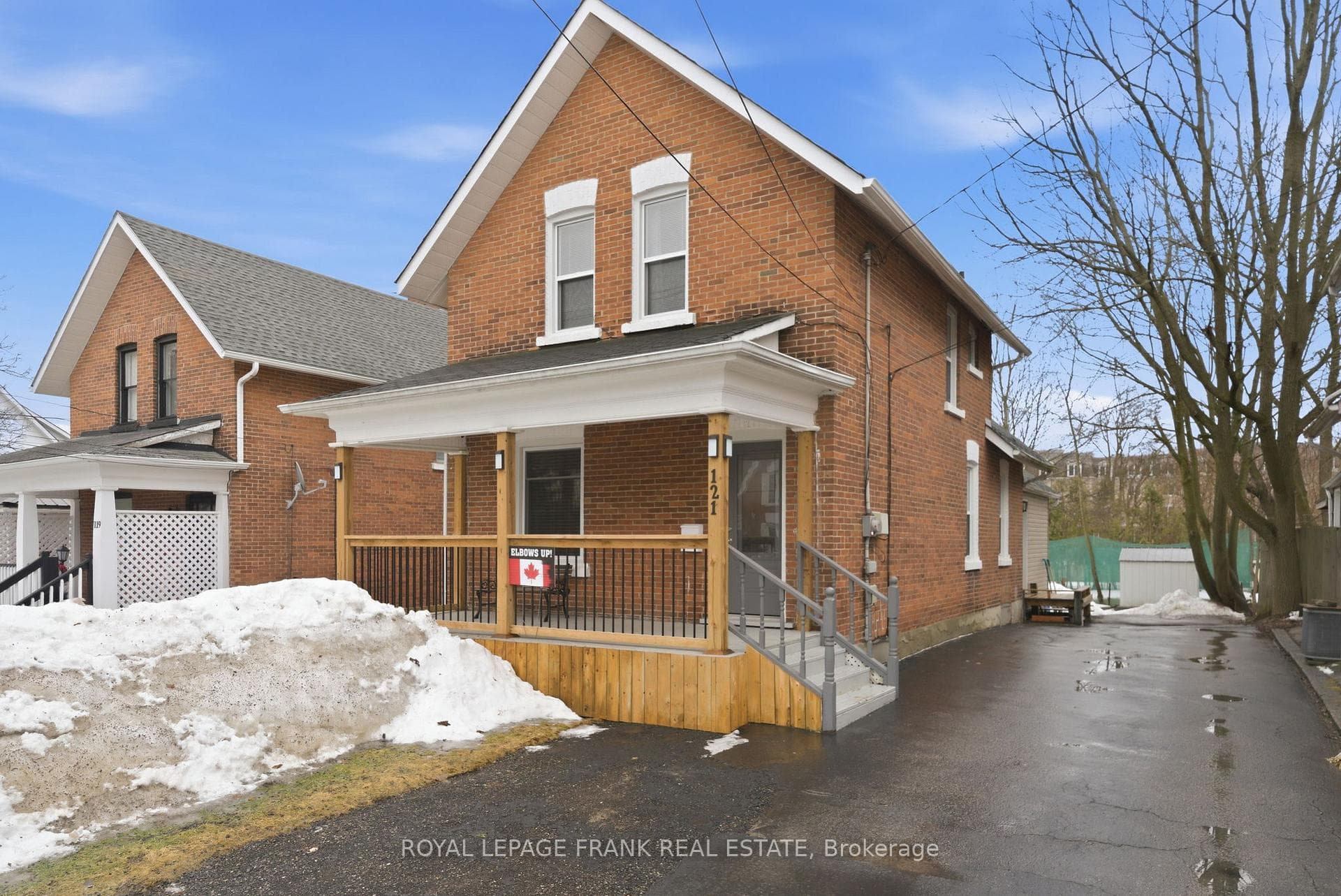 Welcome to 121 Durham St W in Lindsay!