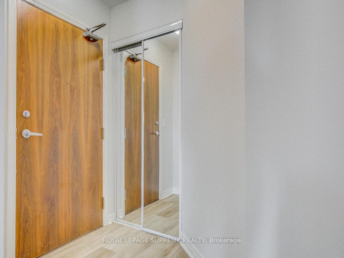 33 Elm Drive Unit 301 photo 4