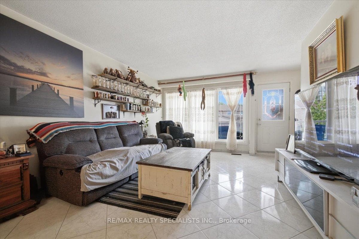 80 Chalfield Lane photo 5
