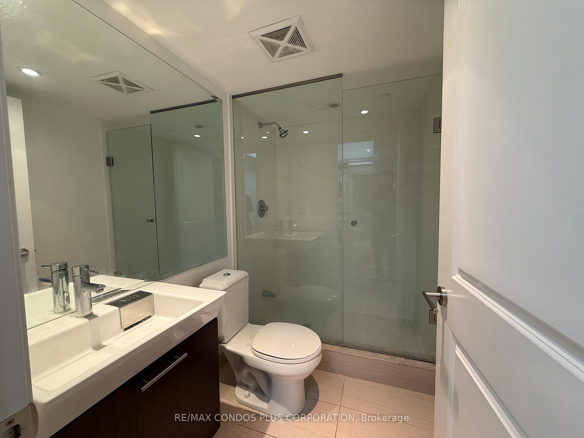 386 Yonge Street Unit 1616 photo 9