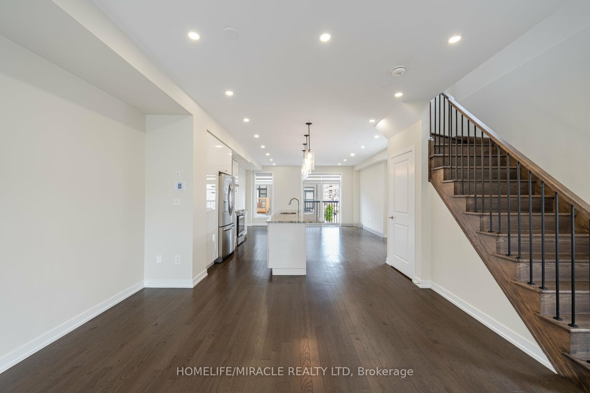 1676 Hidden valley Glen photo 17
