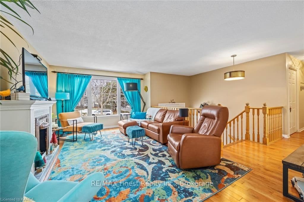 1146 LANCASTER Drive photo 10