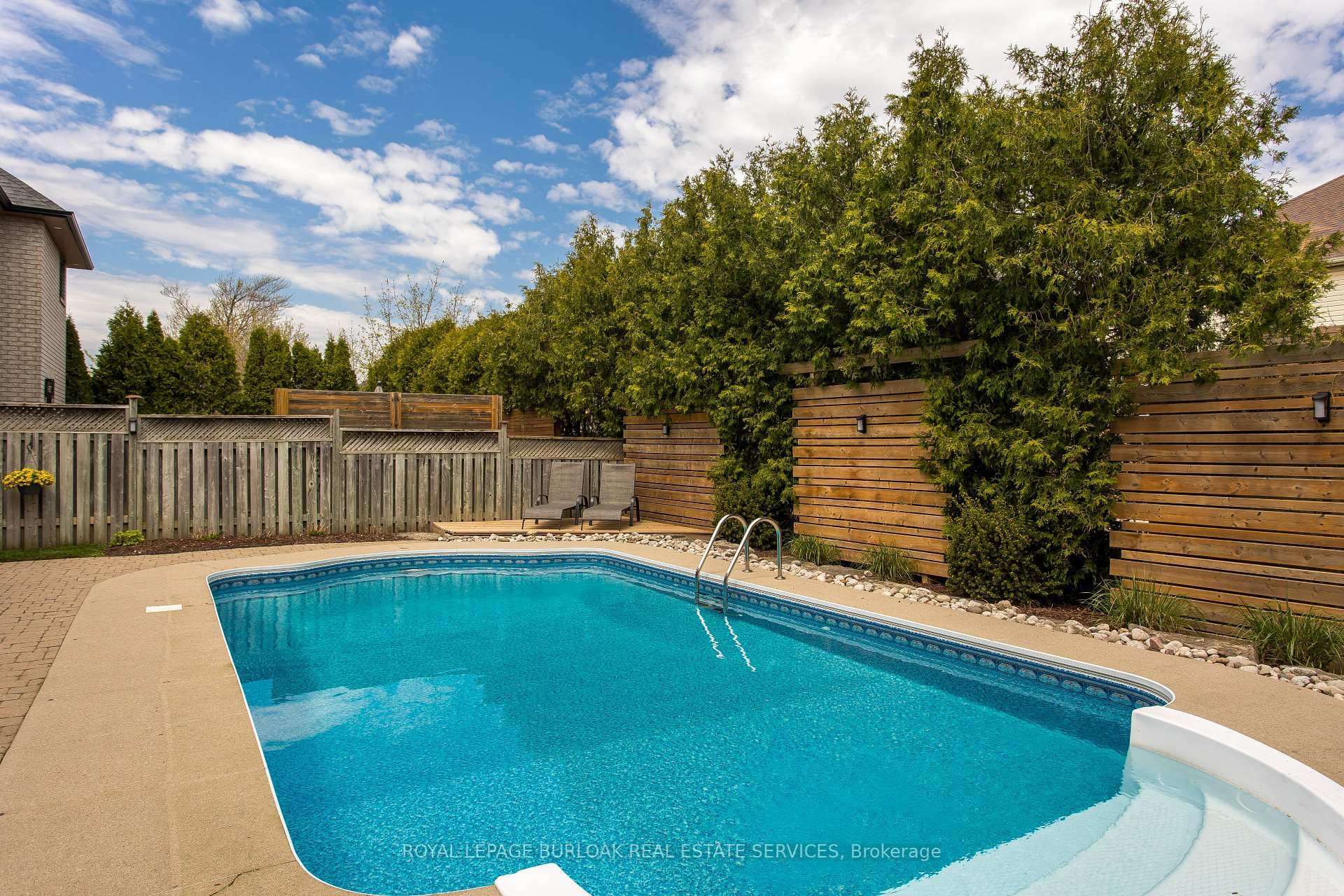 2129 Dalecroft Crescent photo 8
