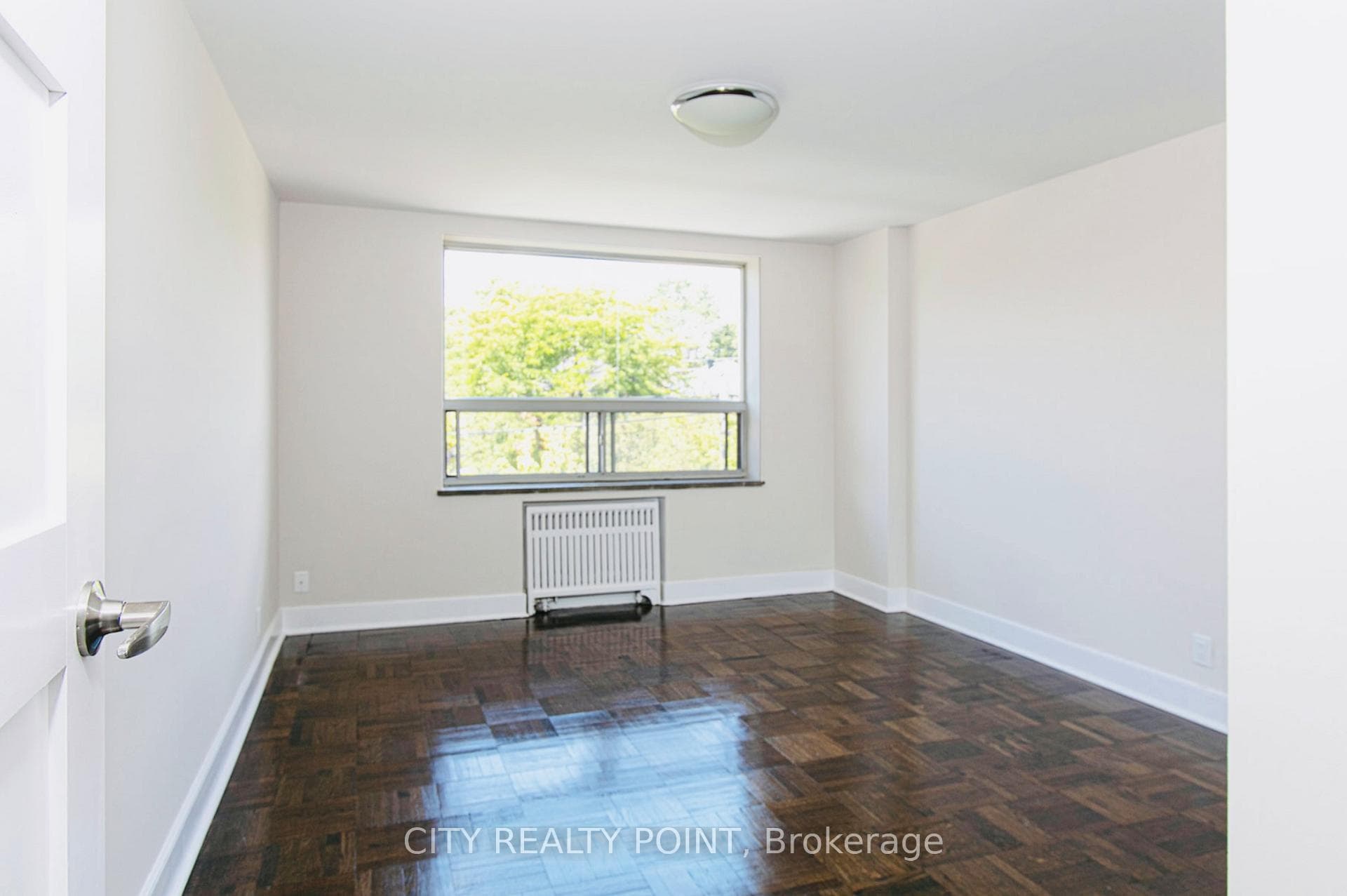 990 Avenue Road Unit 201 photo 8