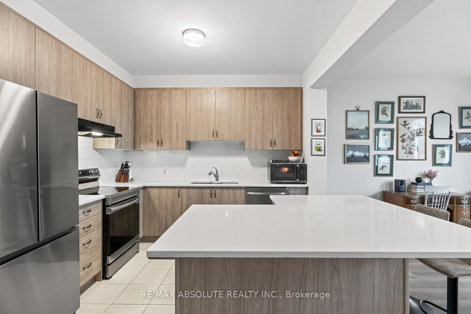235 BILLRIAN Crescent photo 11