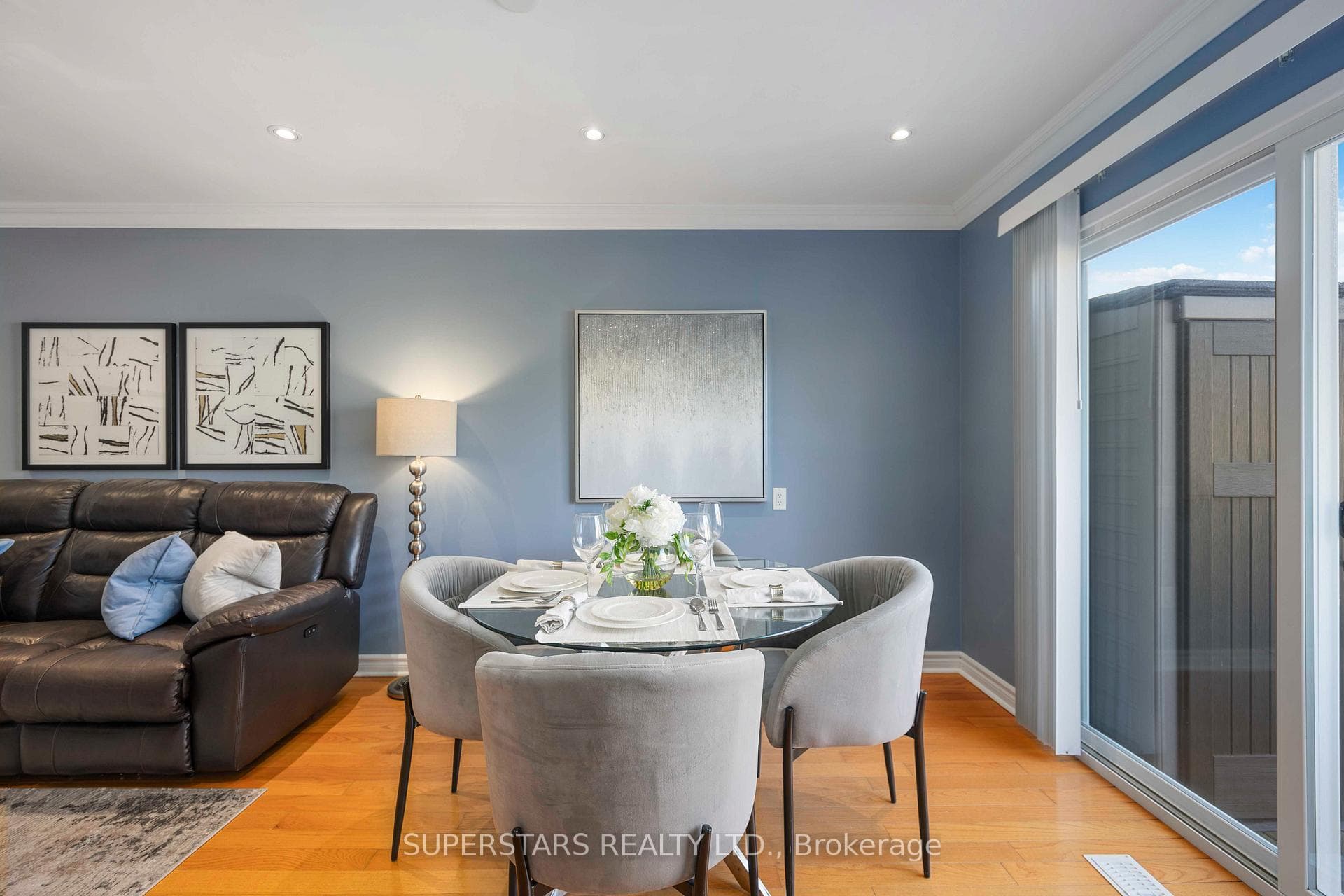 22 Dunbar Crescent photo 8