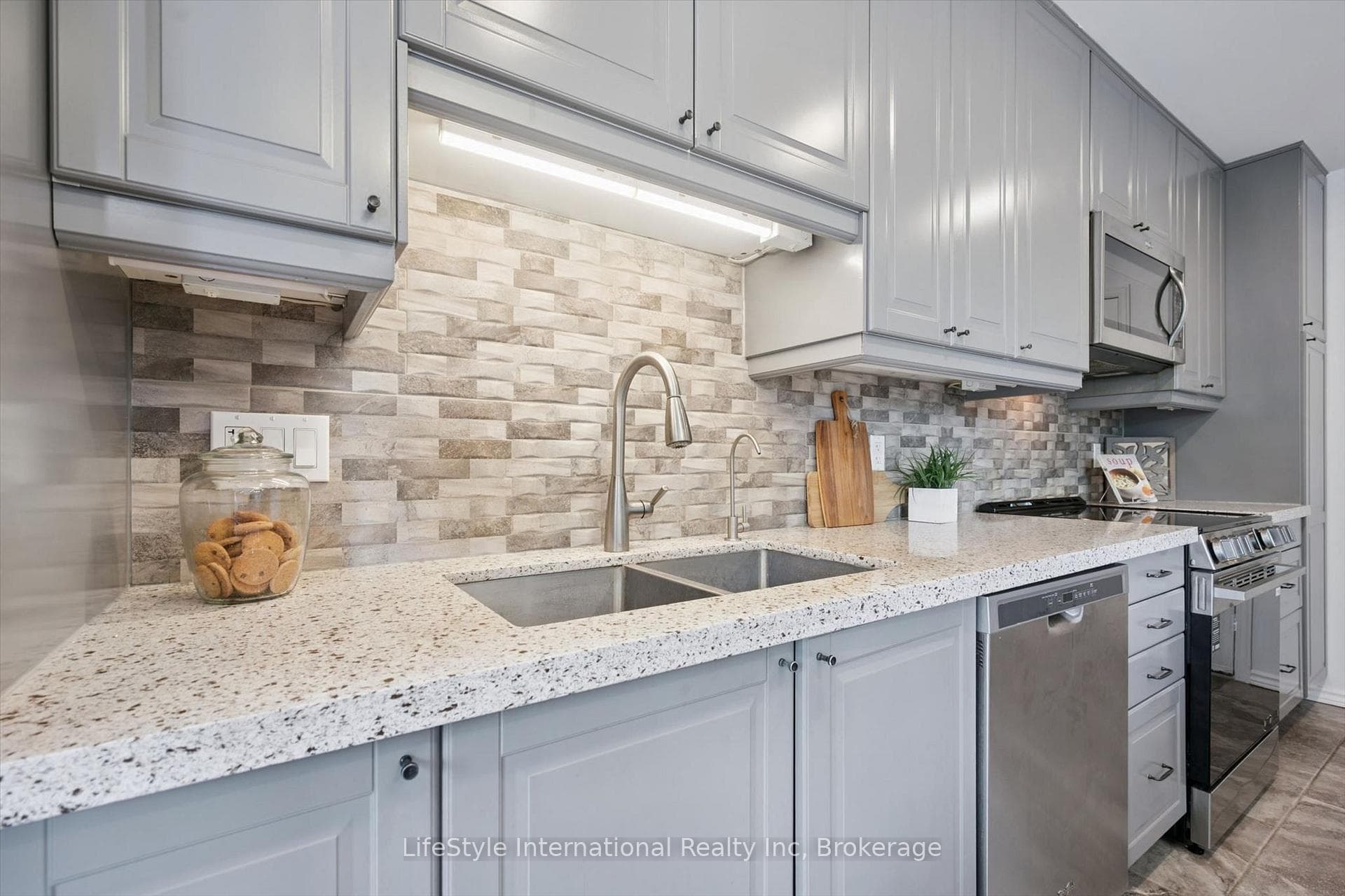 54 Chesterton Lane photo 17