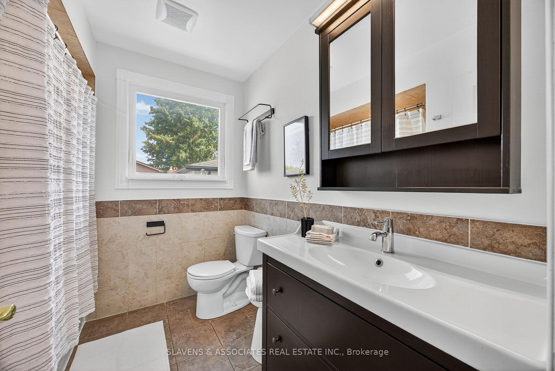 5 Rogers Road photo 16