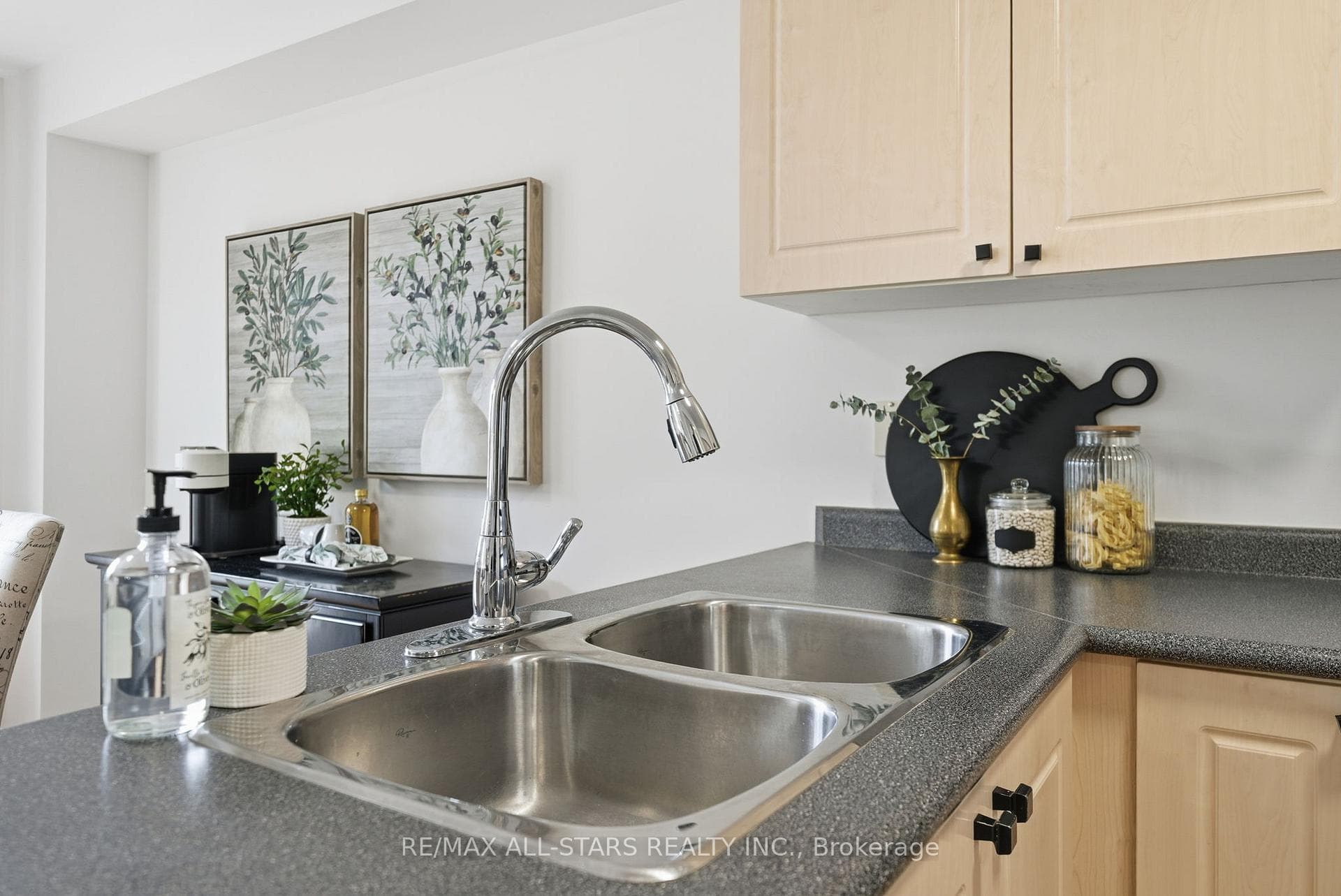 151 Ash Street photo 12