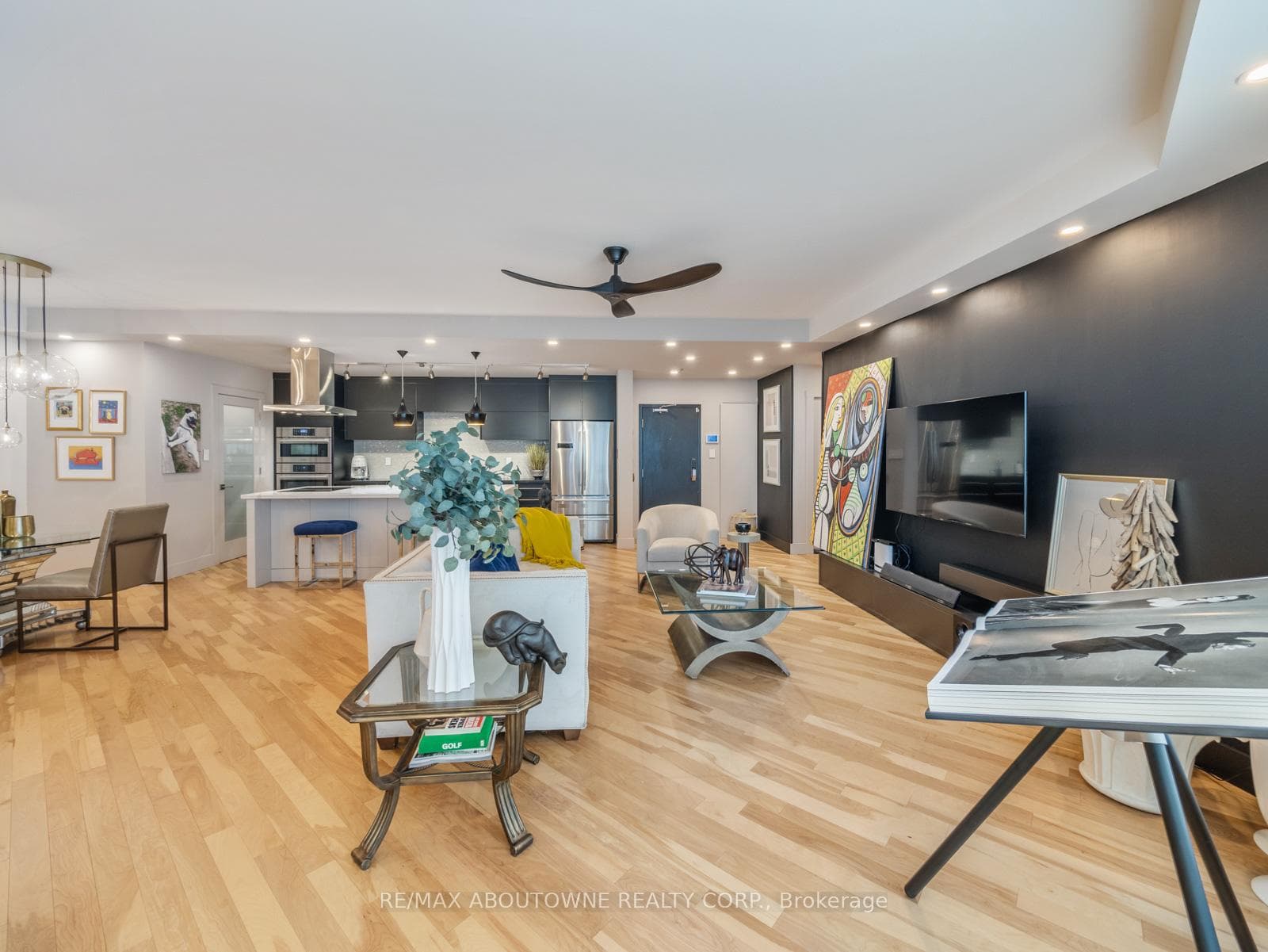 2121 Lakeshore Road Unit 204 photo 16