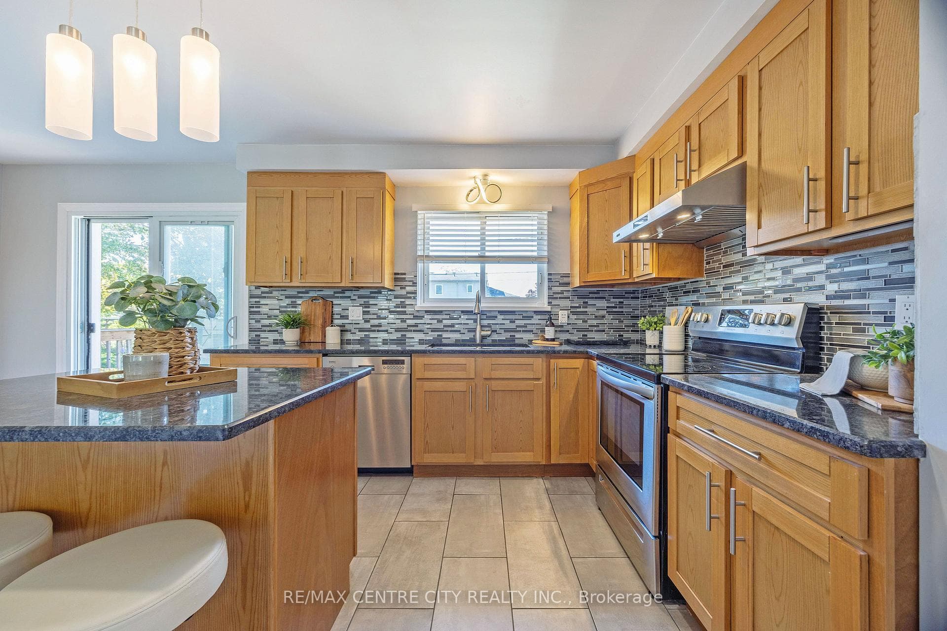 309 Panorama Crescent photo 13