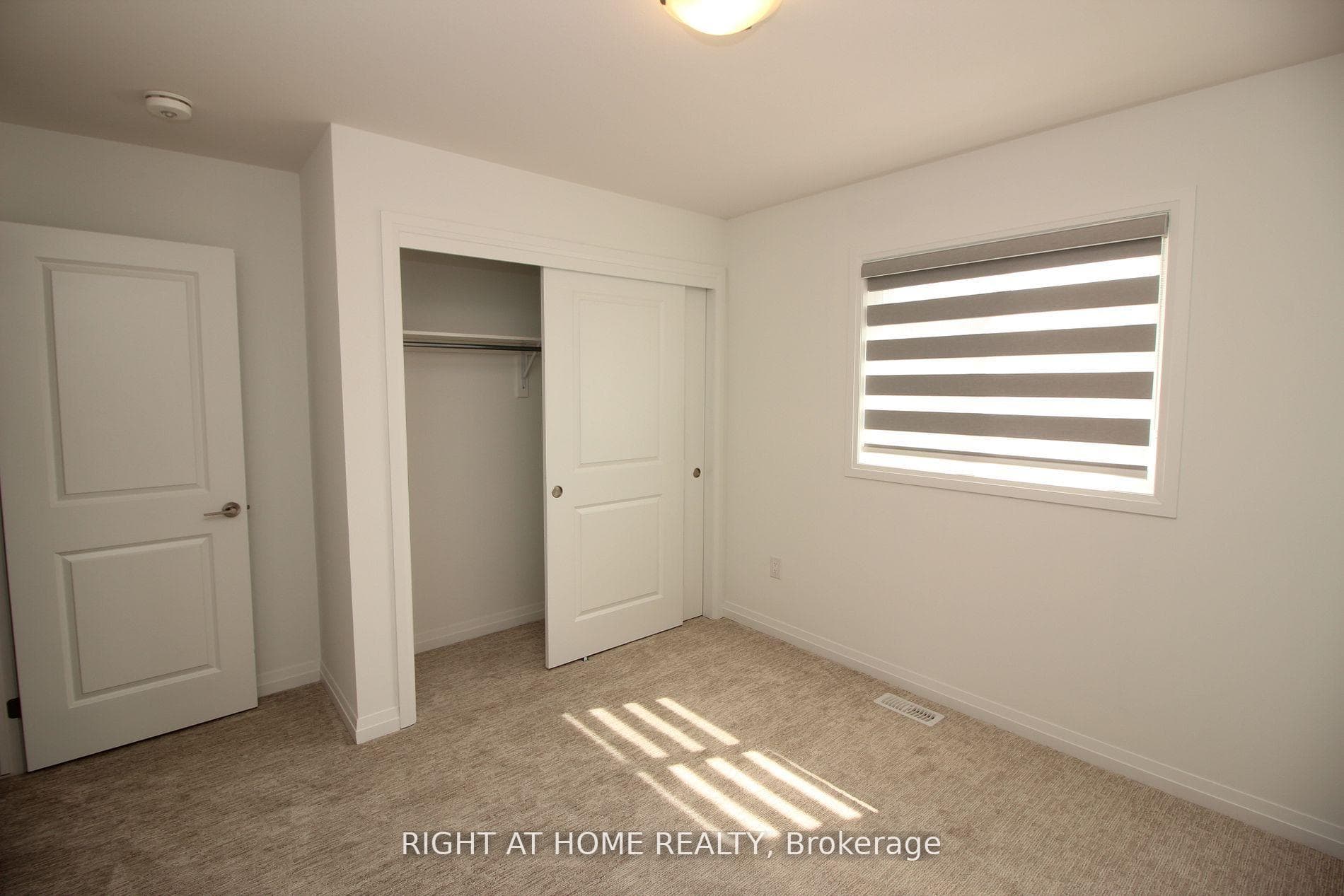 136 Alicia Crescent photo 21