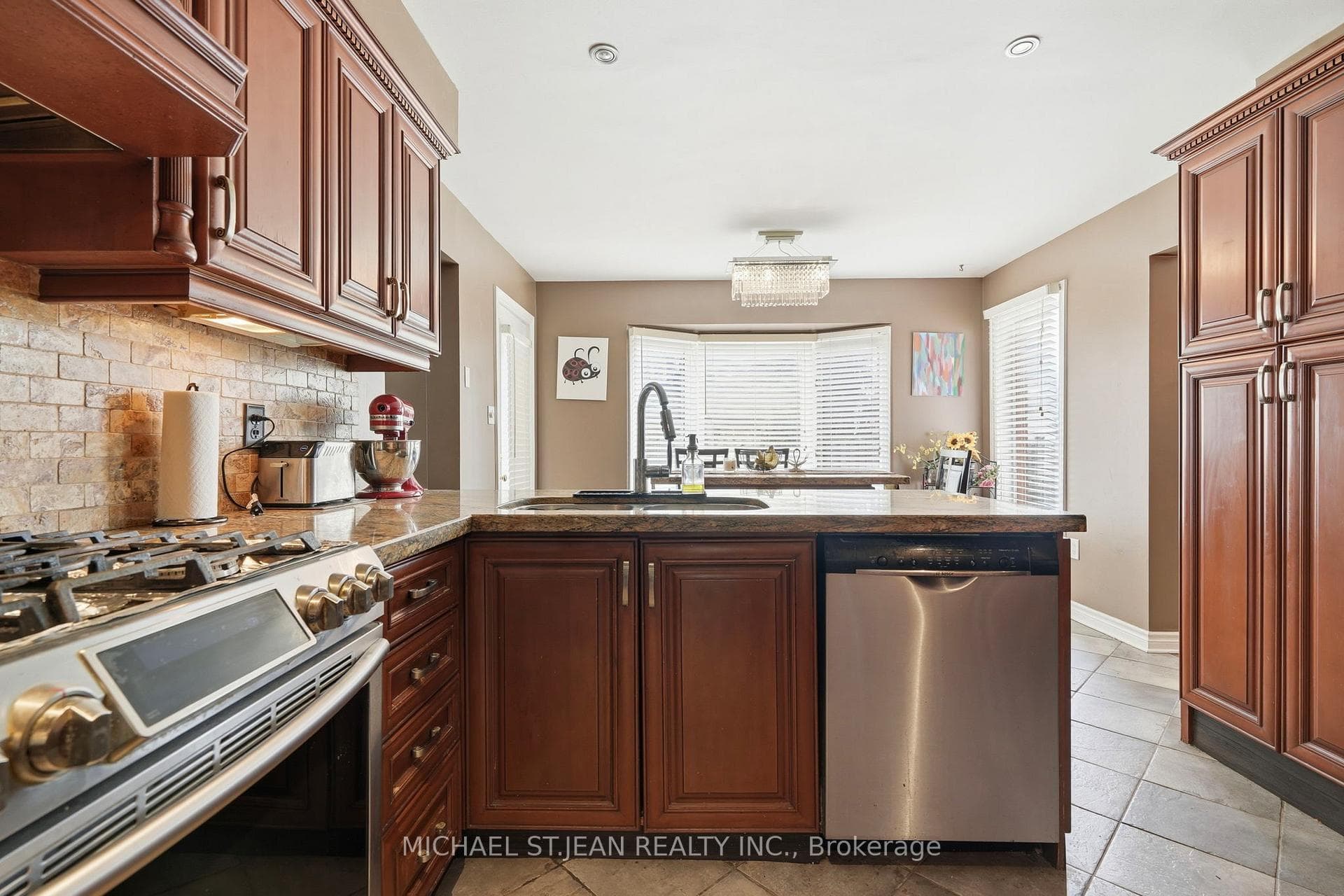 55 Woodside Square photo 13