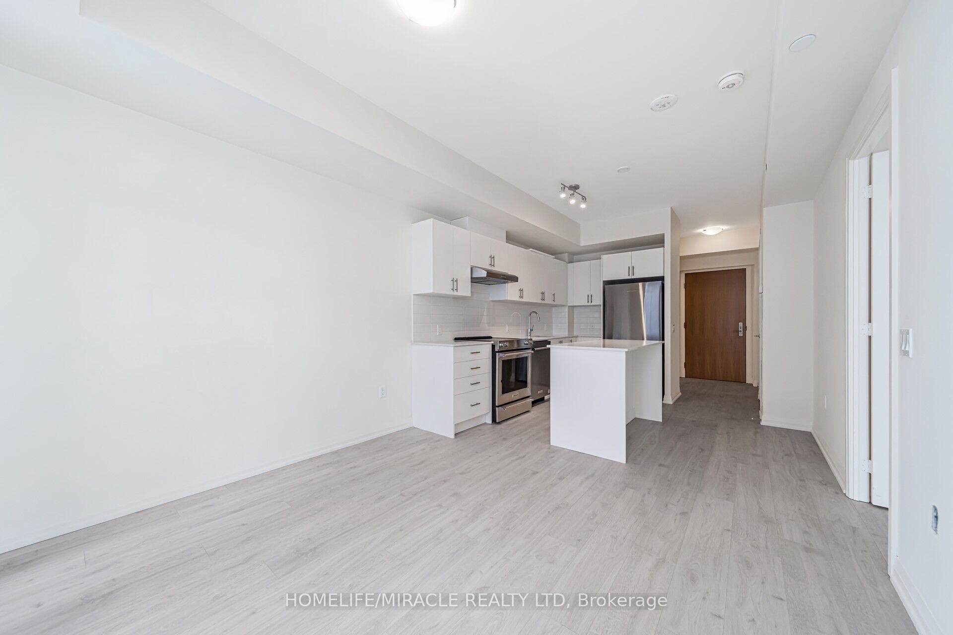 8960 Jane Street Unit 919 photo 10