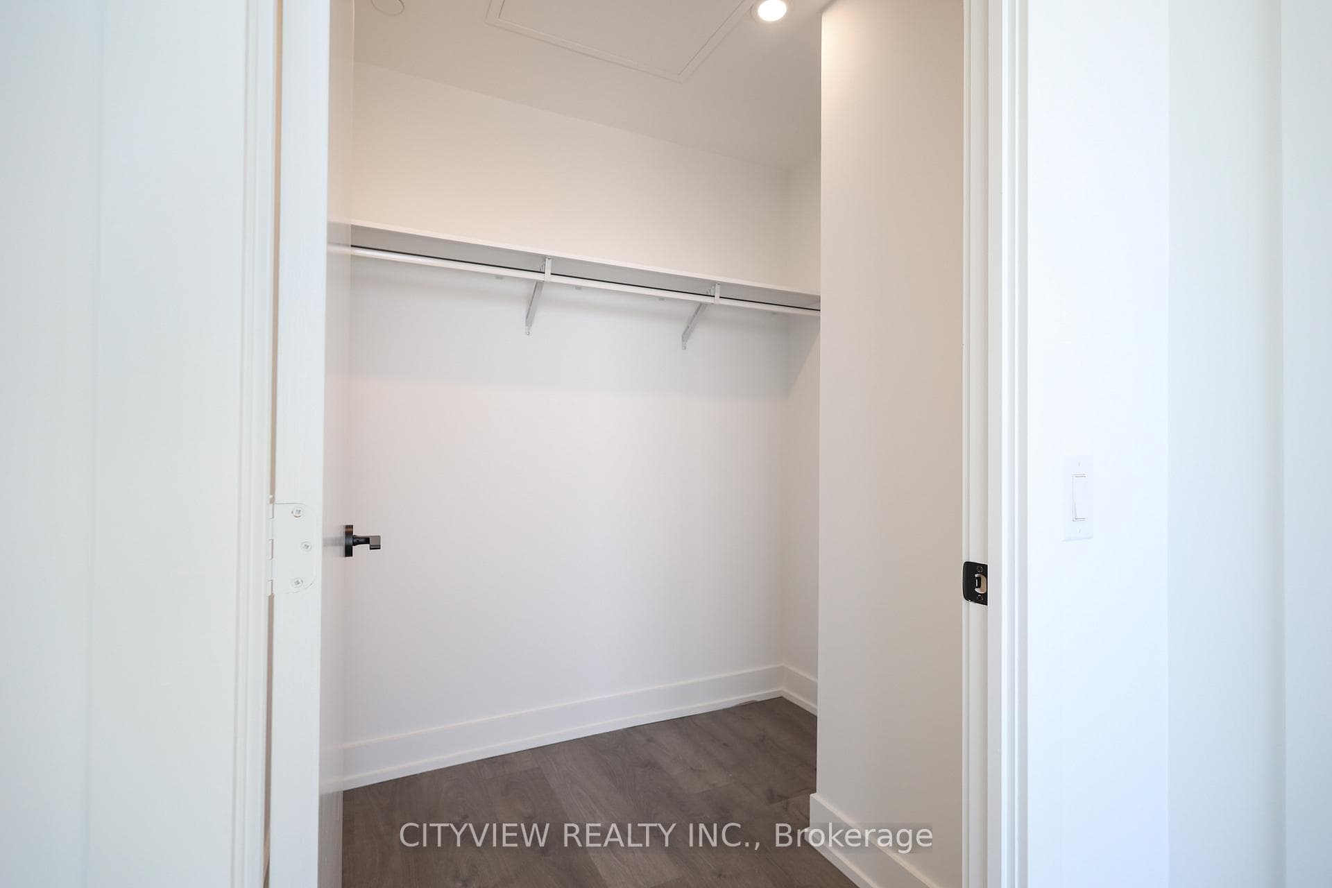 270 Dufferin Street Unit PH5 photo 30