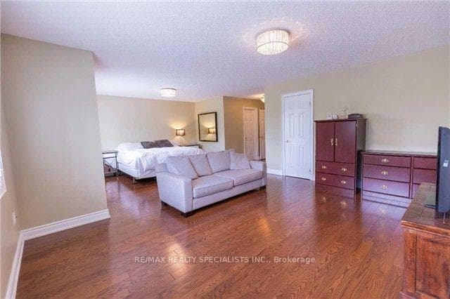 933 KNOTTY PINE (MAIN &UP) Grove photo 11