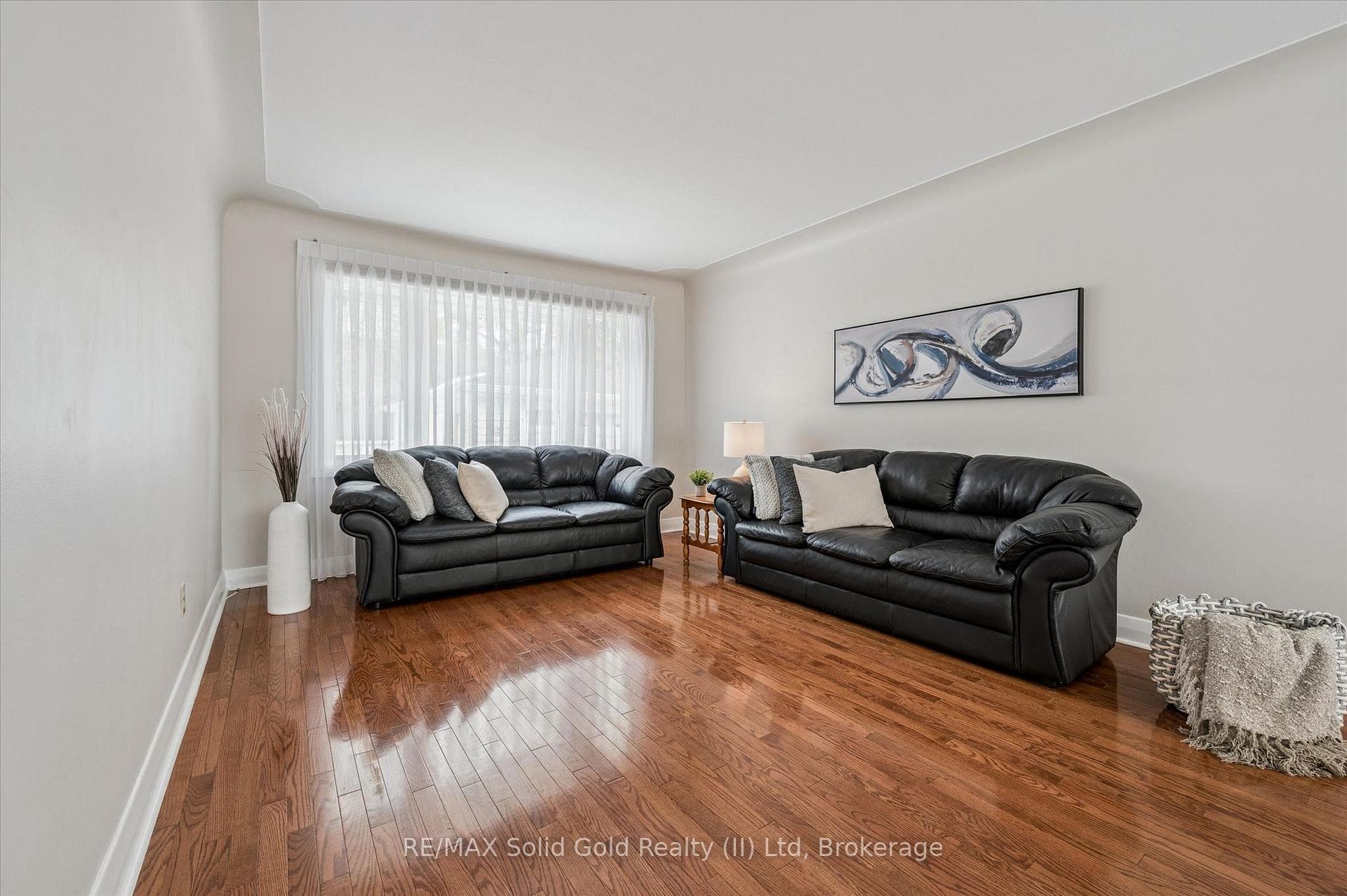 390 Dumfries Avenue photo 5