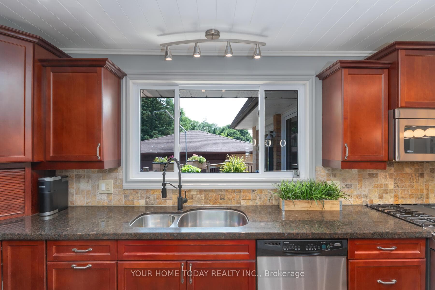 44 Delrex Boulevard photo 11