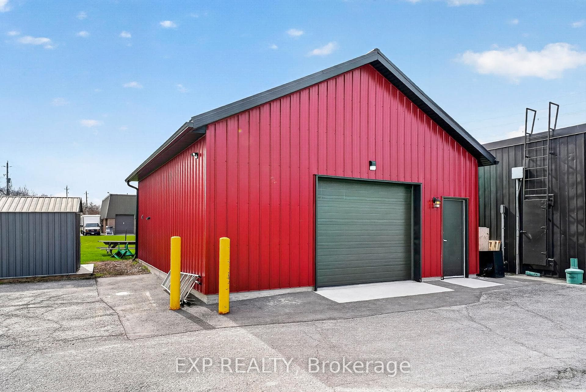 215 Colonnade Road photo 12