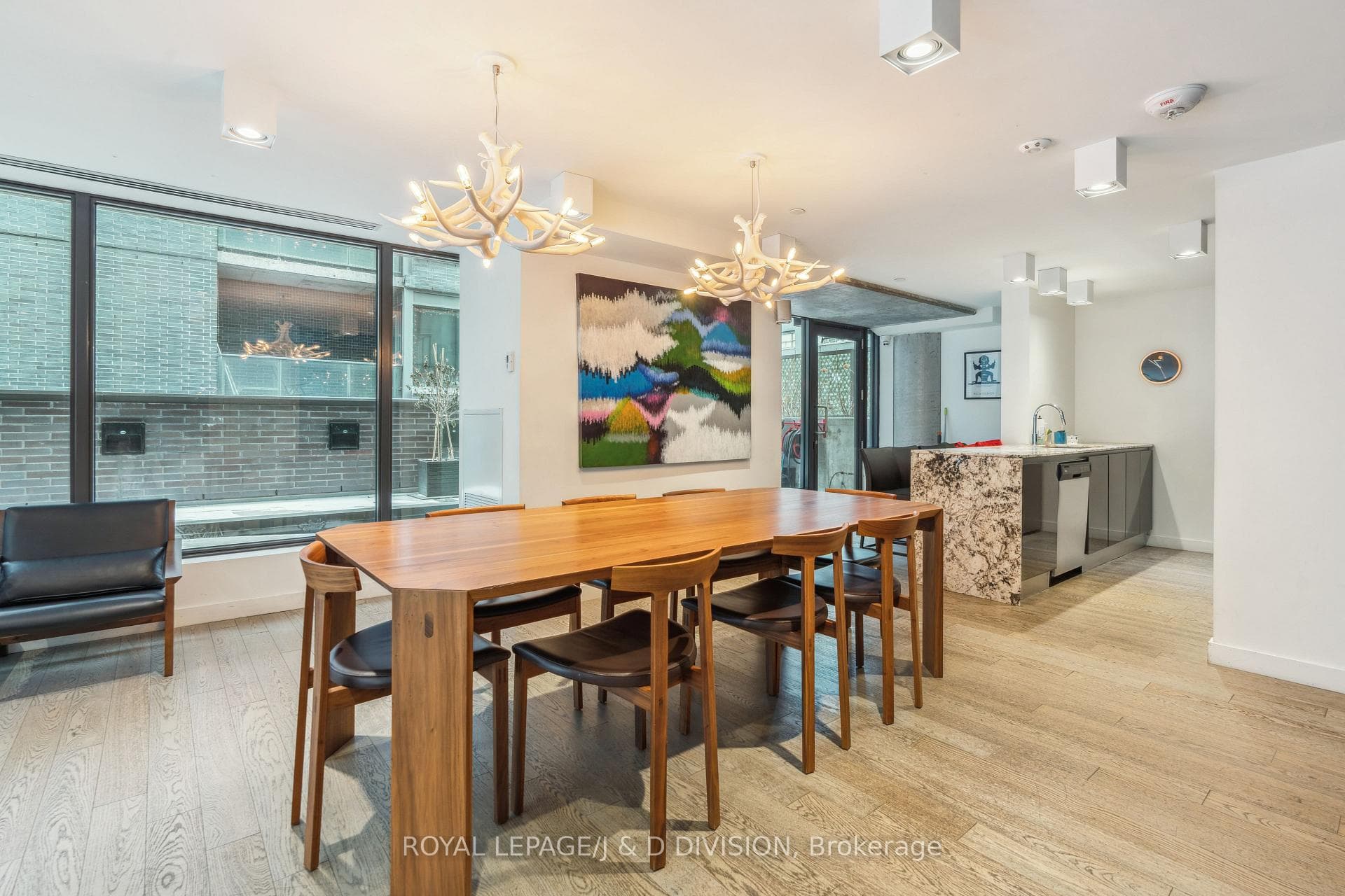 111 Bathurst Street Unit 423 photo 34