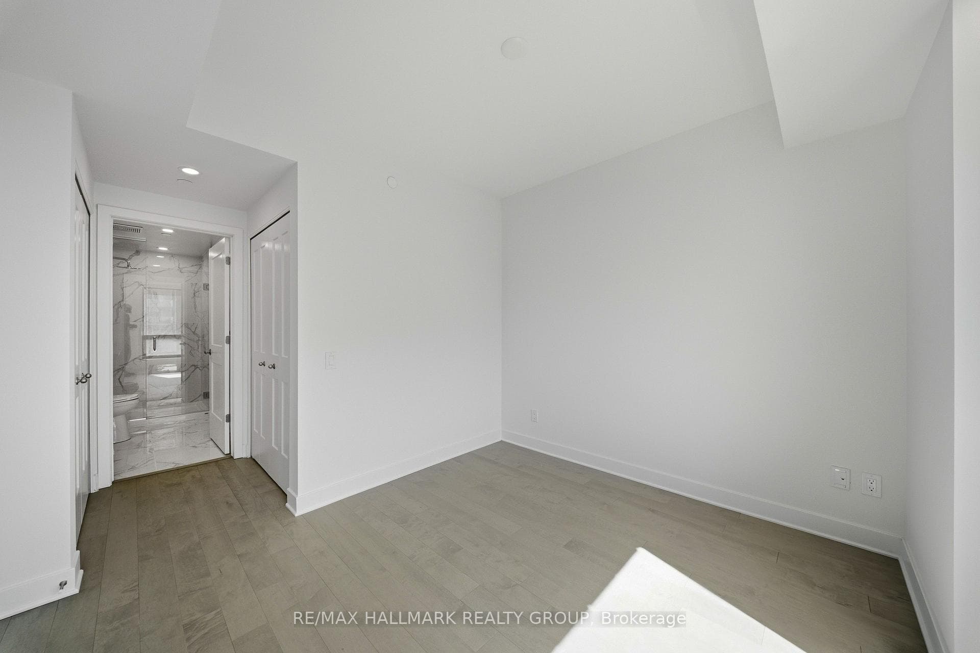 180 George Street Unit 2008 photo 10