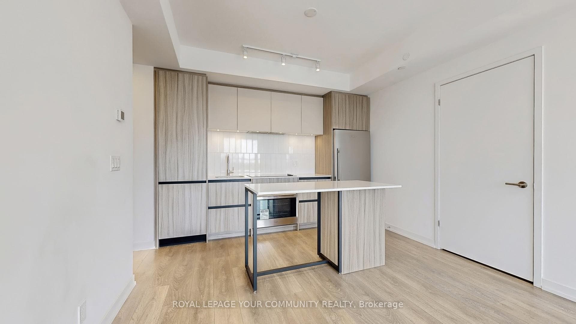 8 Beverley Glen Boulevard Unit 626 photo 1