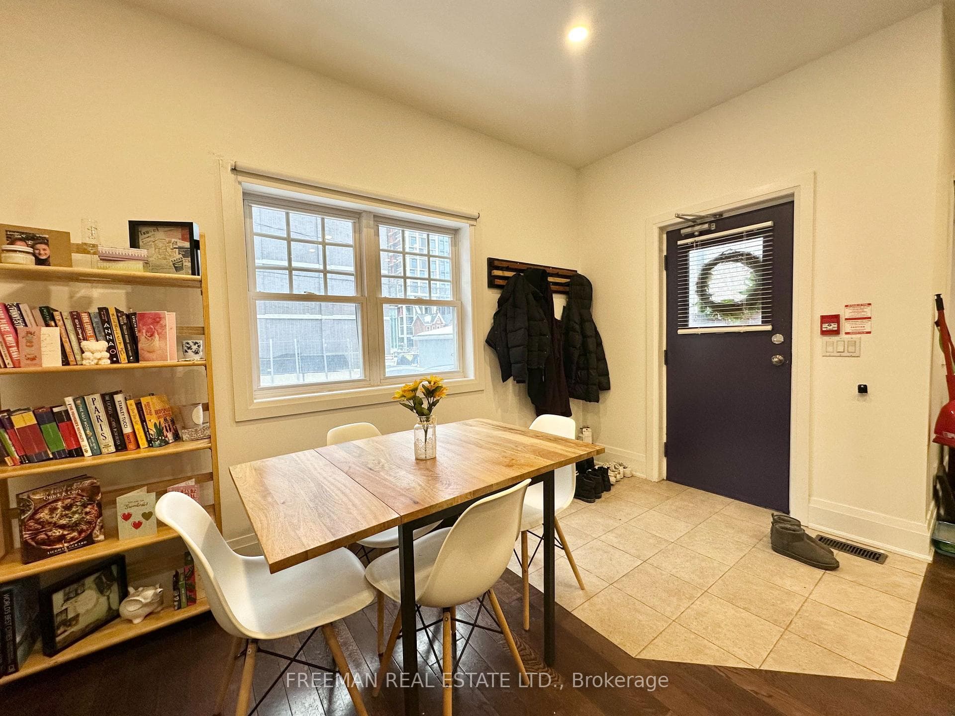 543 Palmerston Boulevard Unit 2 photo 3