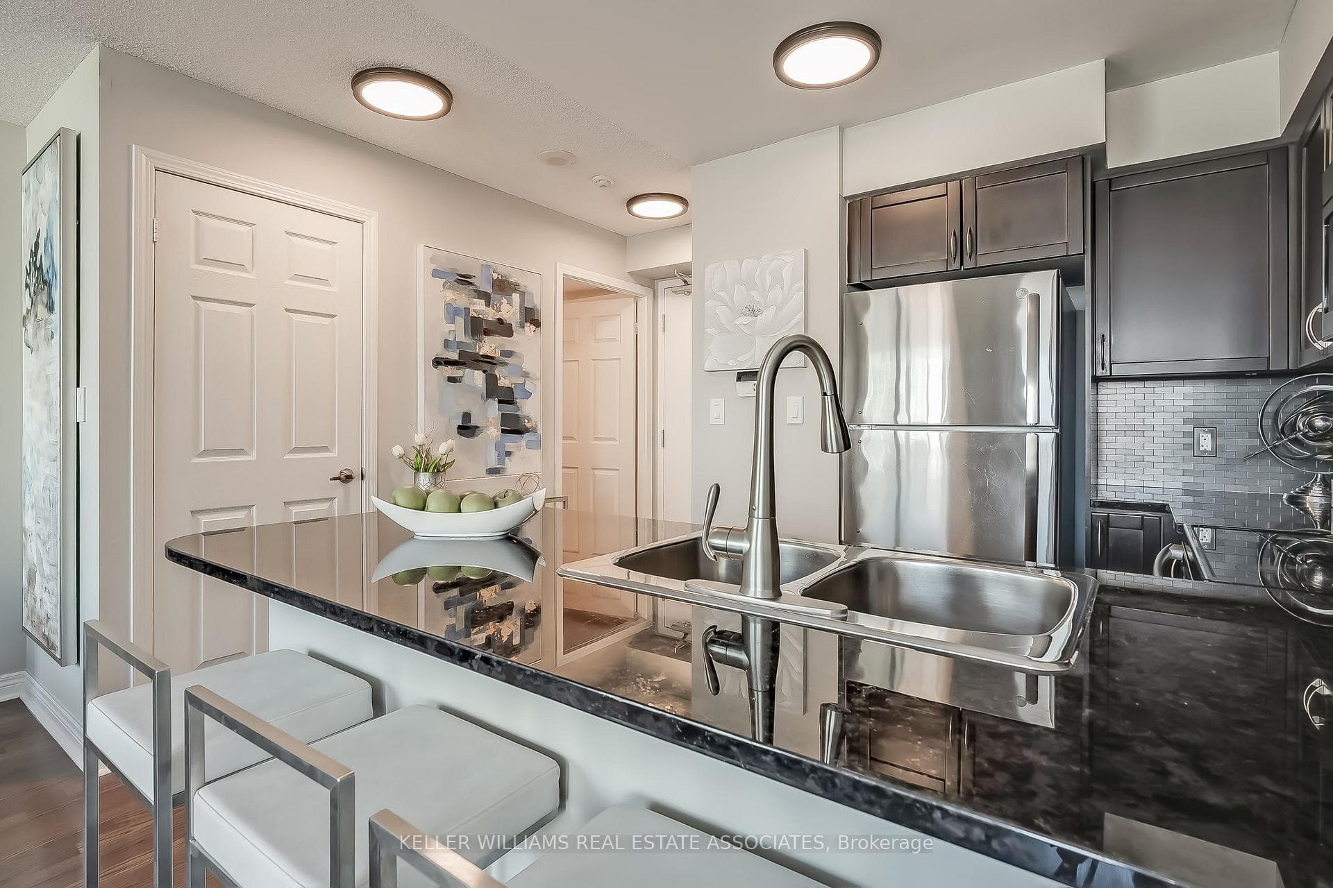 208 Enfield Place Unit 1710 photo 9
